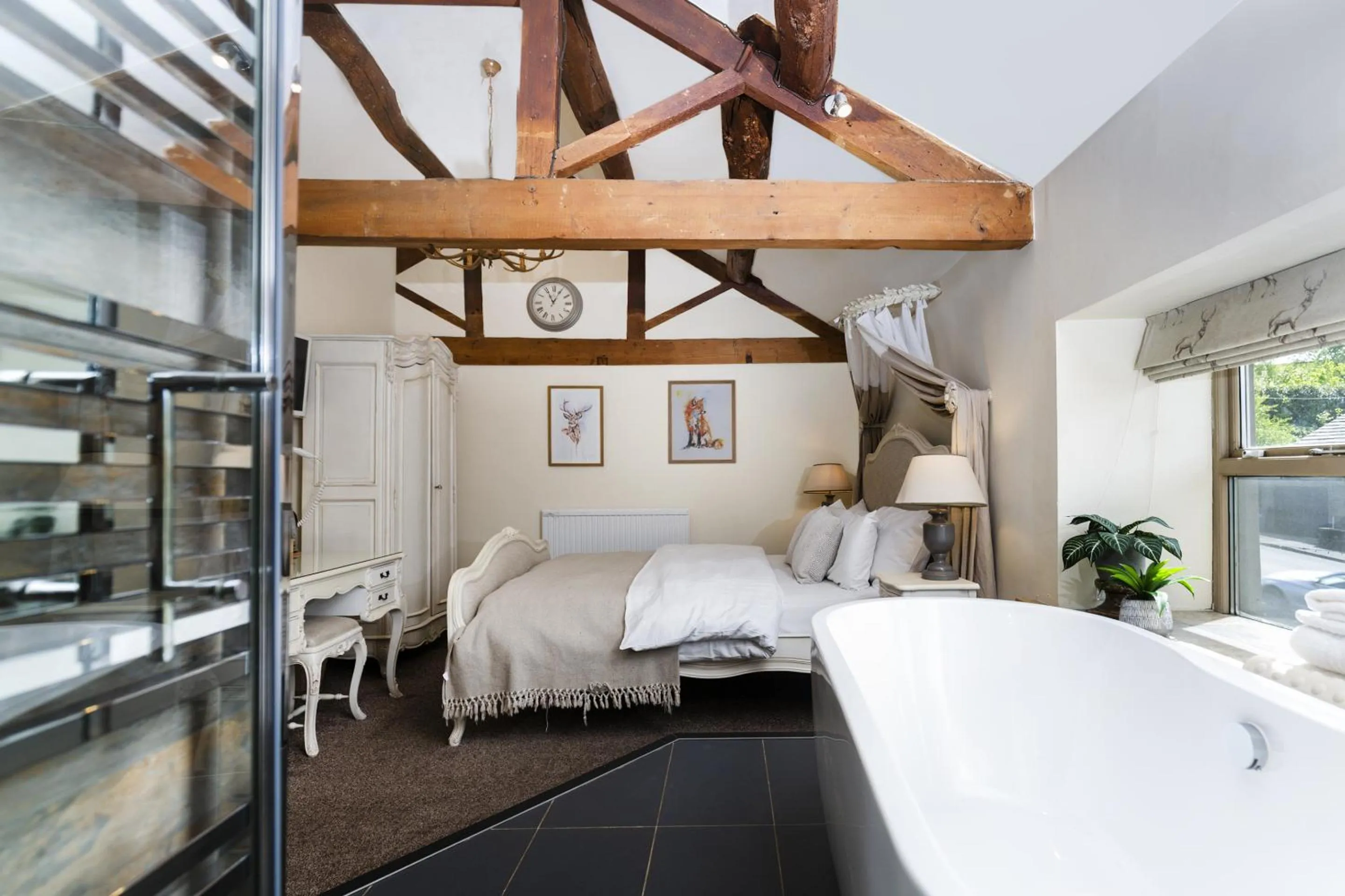 Bedroom, Bed in The Fleece Inn at Barkisland