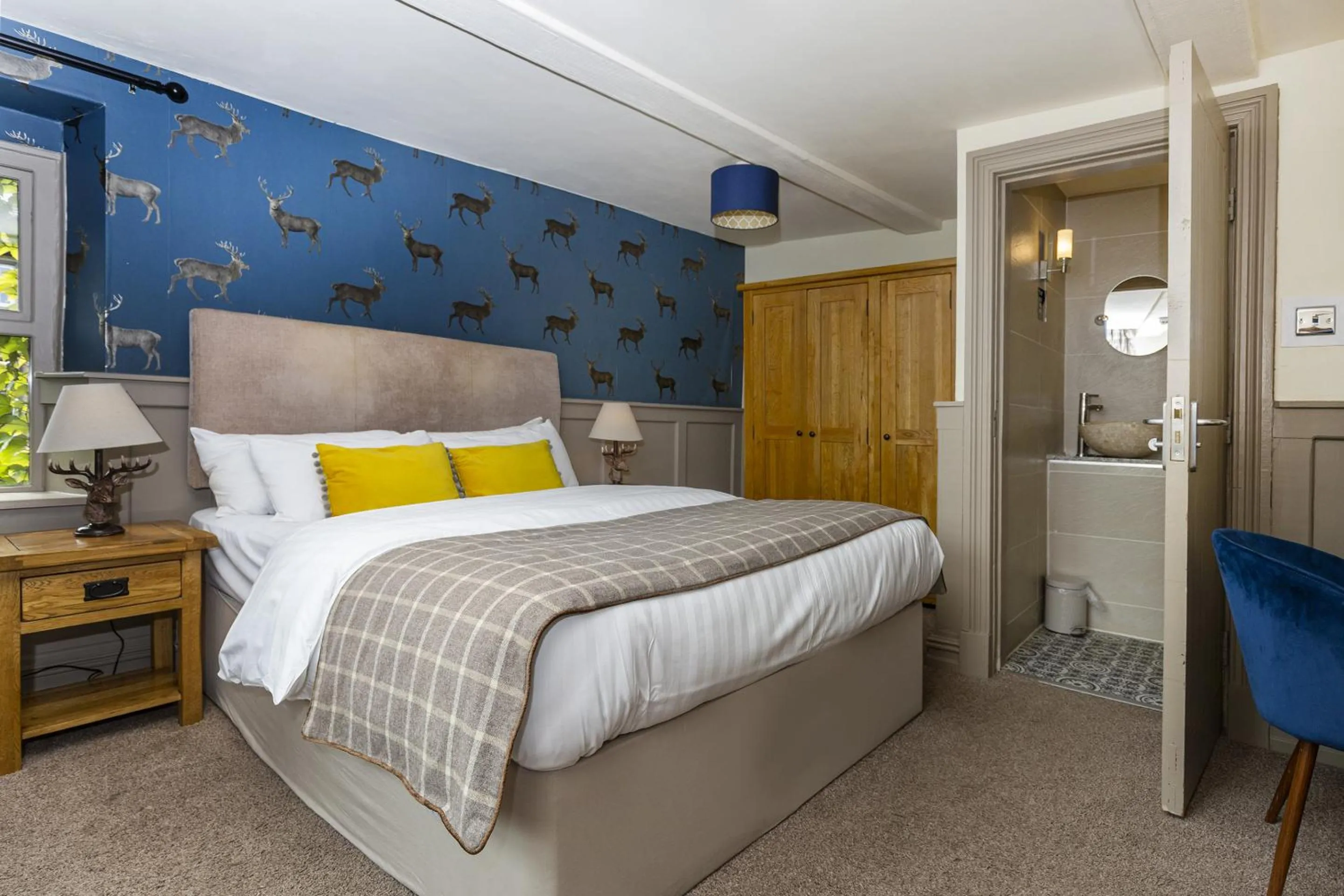 Bedroom, Bed in The Fleece Inn at Barkisland