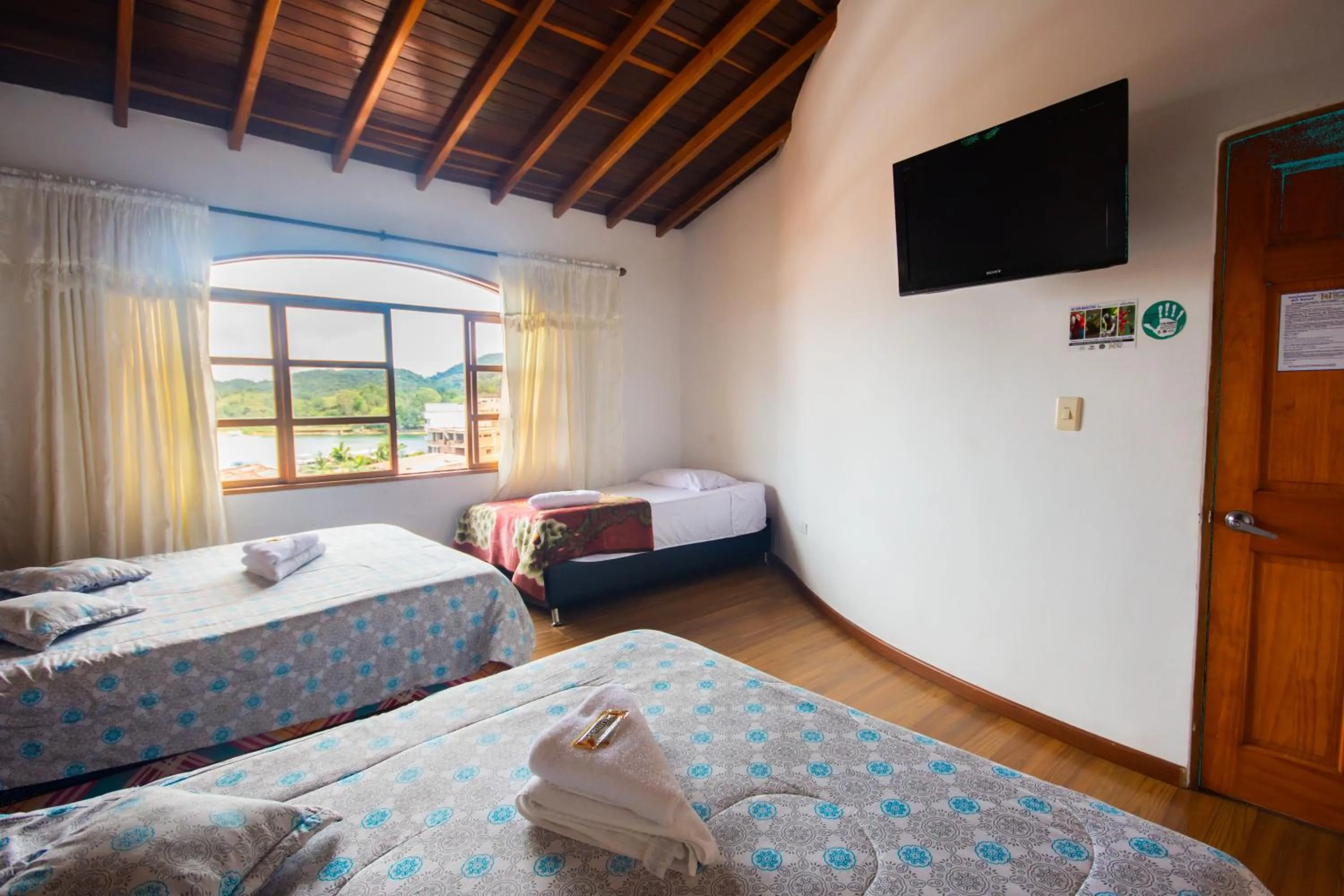 TV and multimedia, Bed in Hotel Real Guatapé