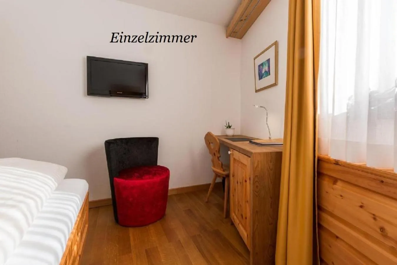 Communal lounge/ TV room, Bed in Hotel Nolda