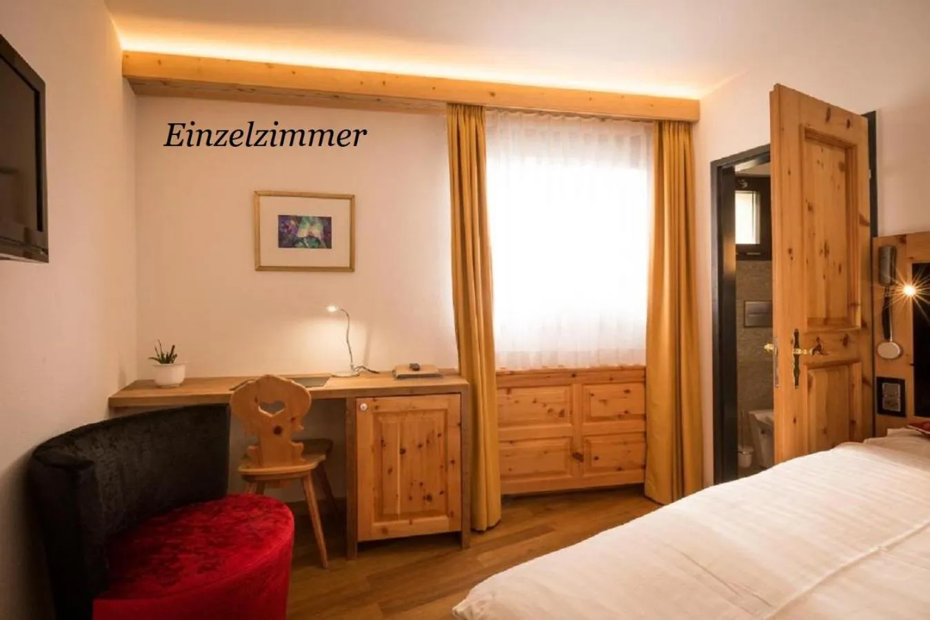 Communal lounge/ TV room, Bed in Hotel Nolda