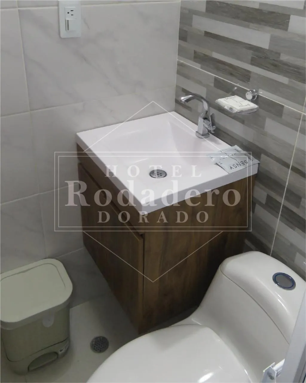 Shower in Hotel Rodadero Dorado