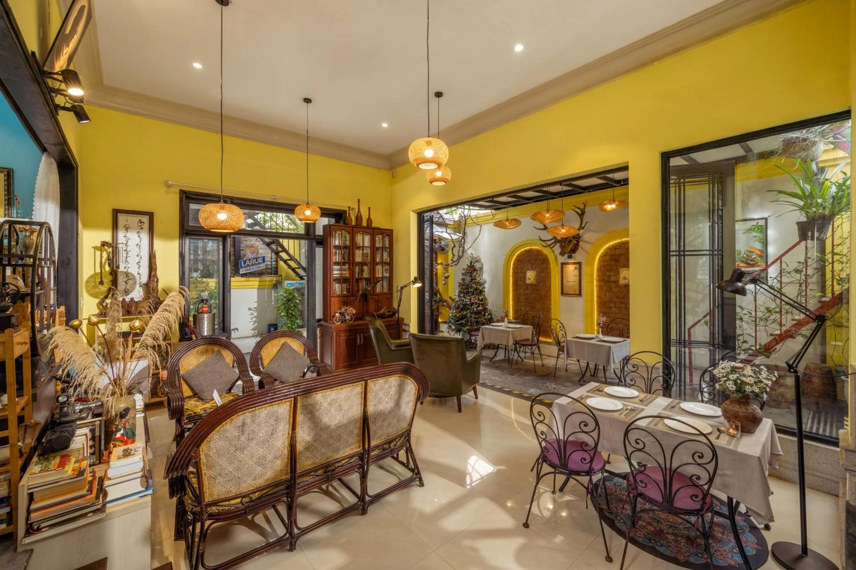 Restaurant/places to eat in The Pergola Design Hotel