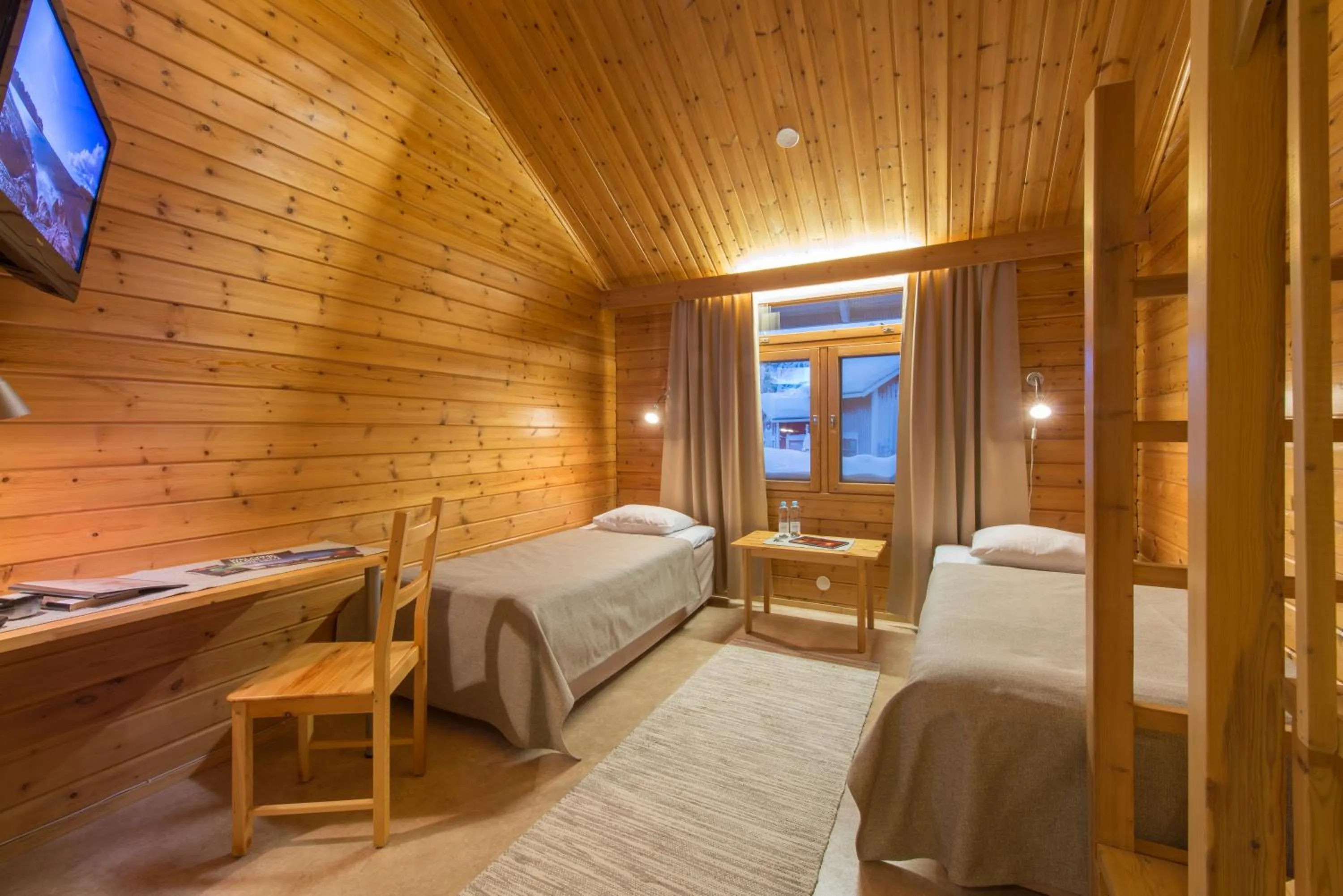 Photo of the whole room, Bed in Hotel Hetan Majatalo