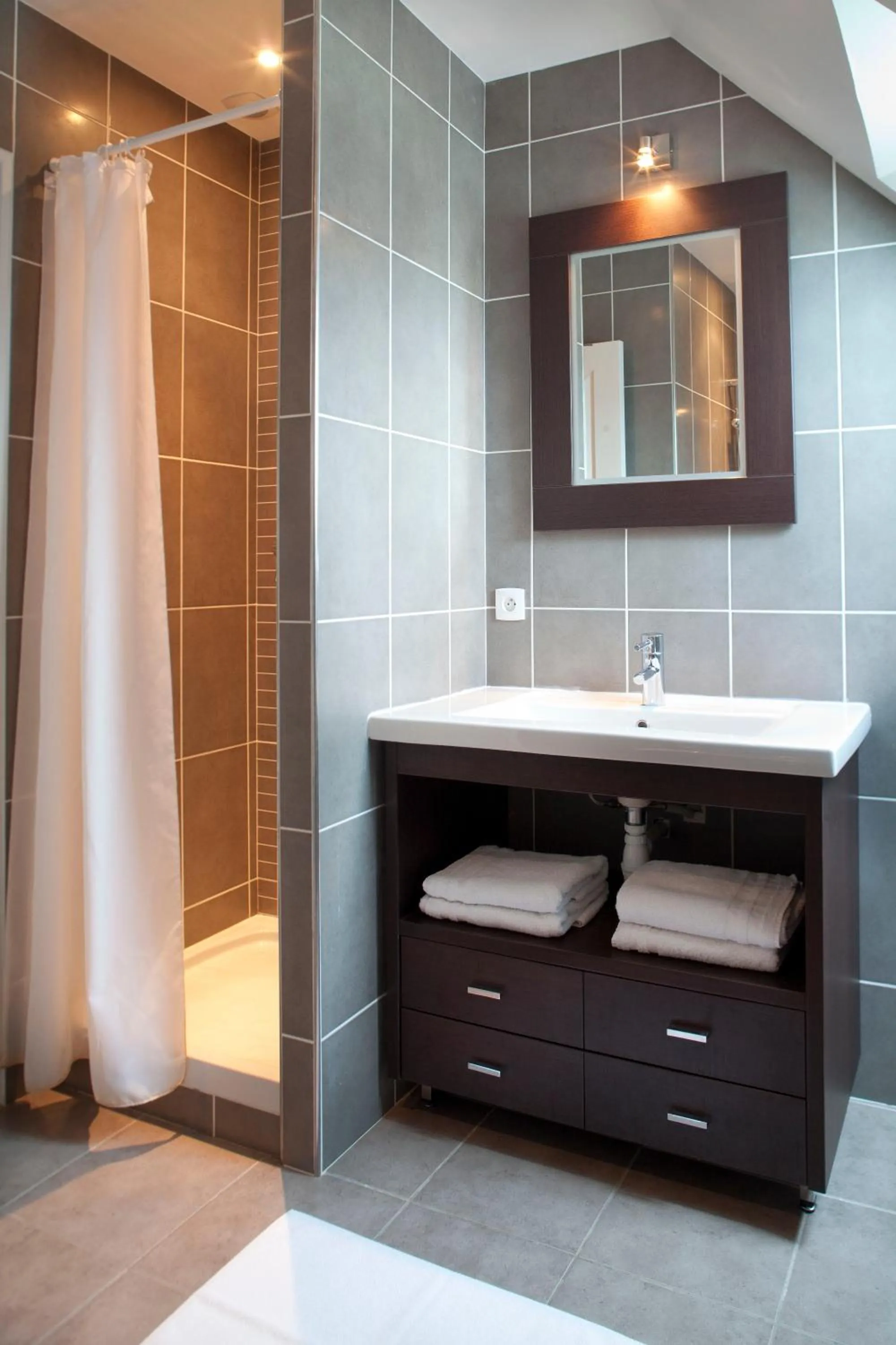 Bathroom in Le Village Cancalais