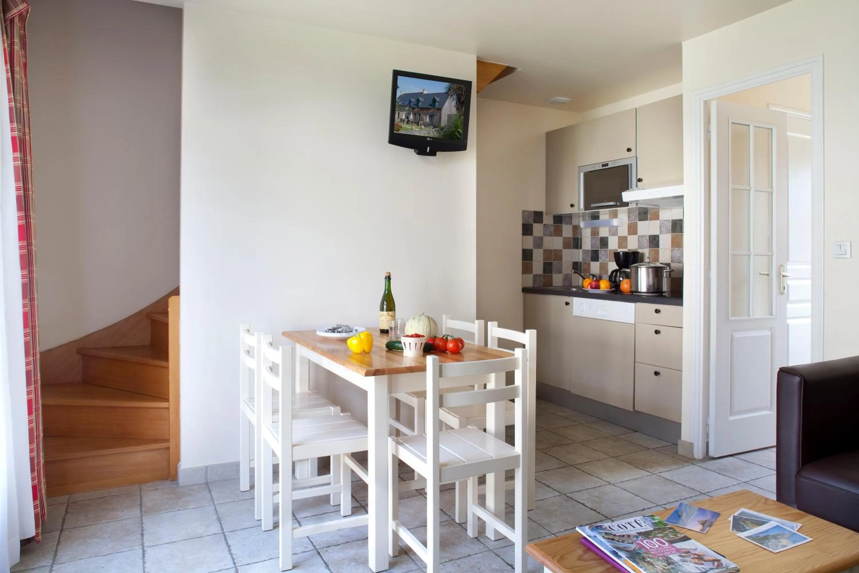 Seating area in Le Village Cancalais