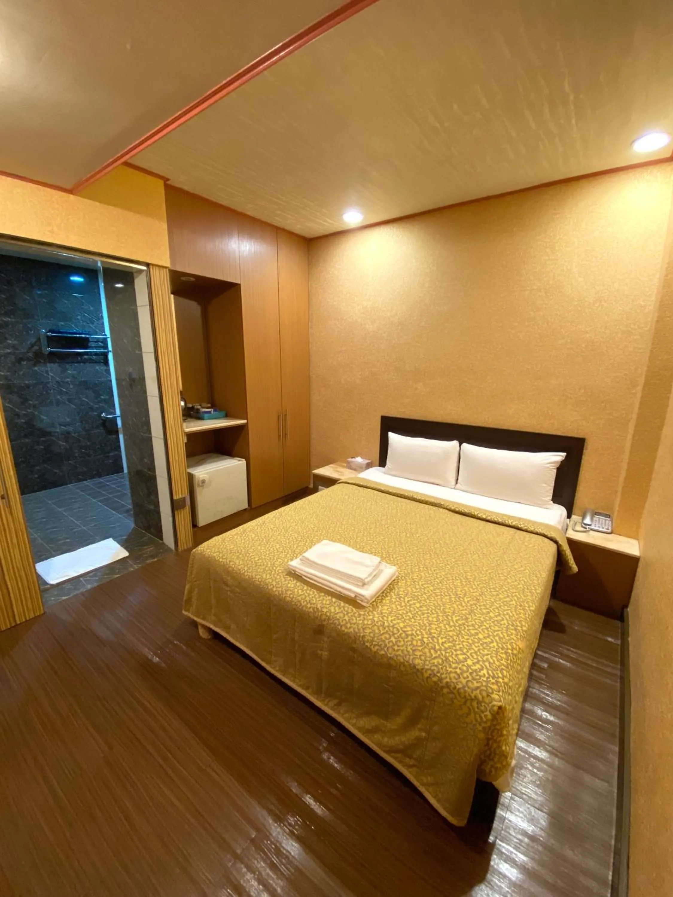 Photo of the whole room, Bed in Hotel Lee-Chan