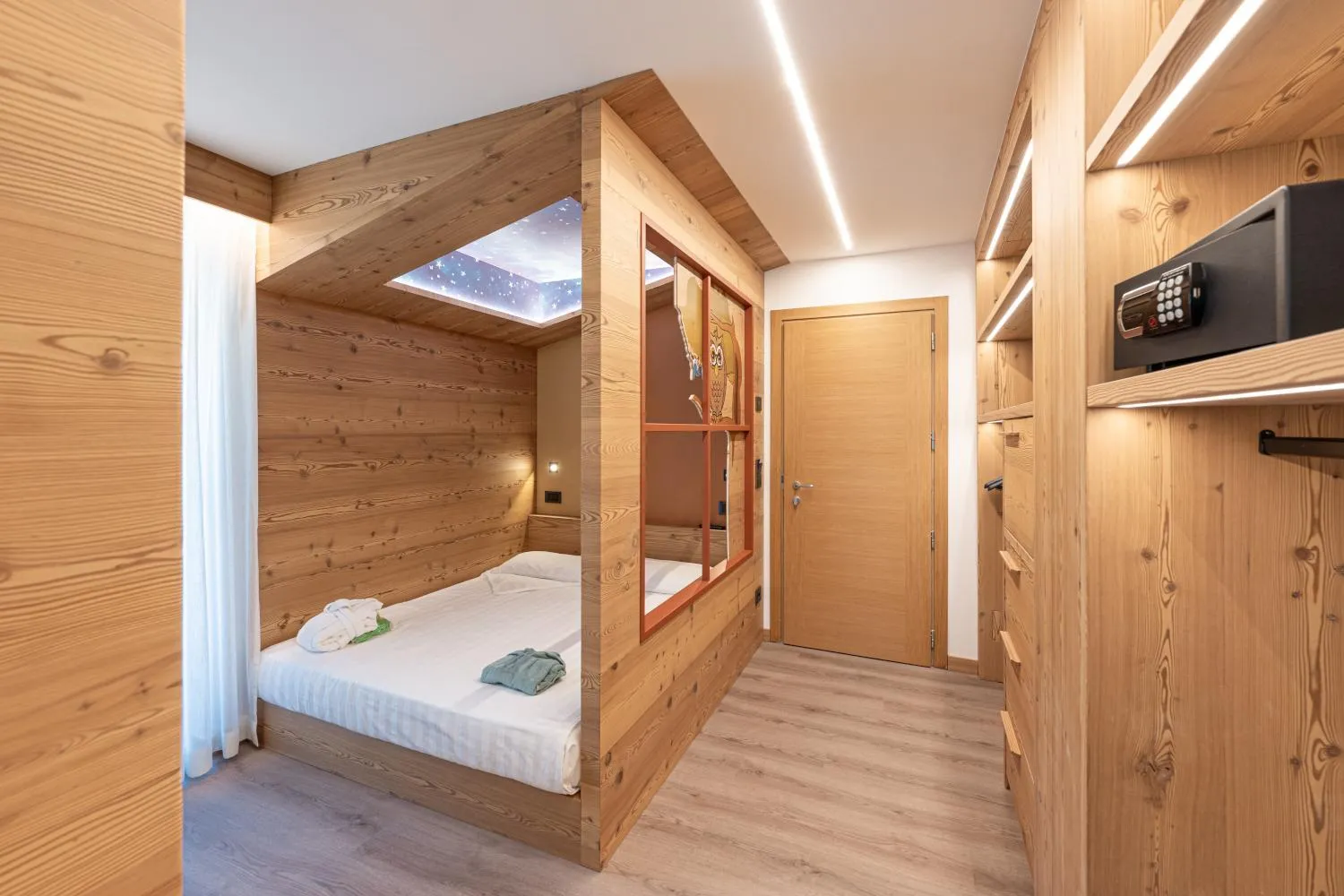 Bed in Piz Galin Grand Hotel Family & Wellness
