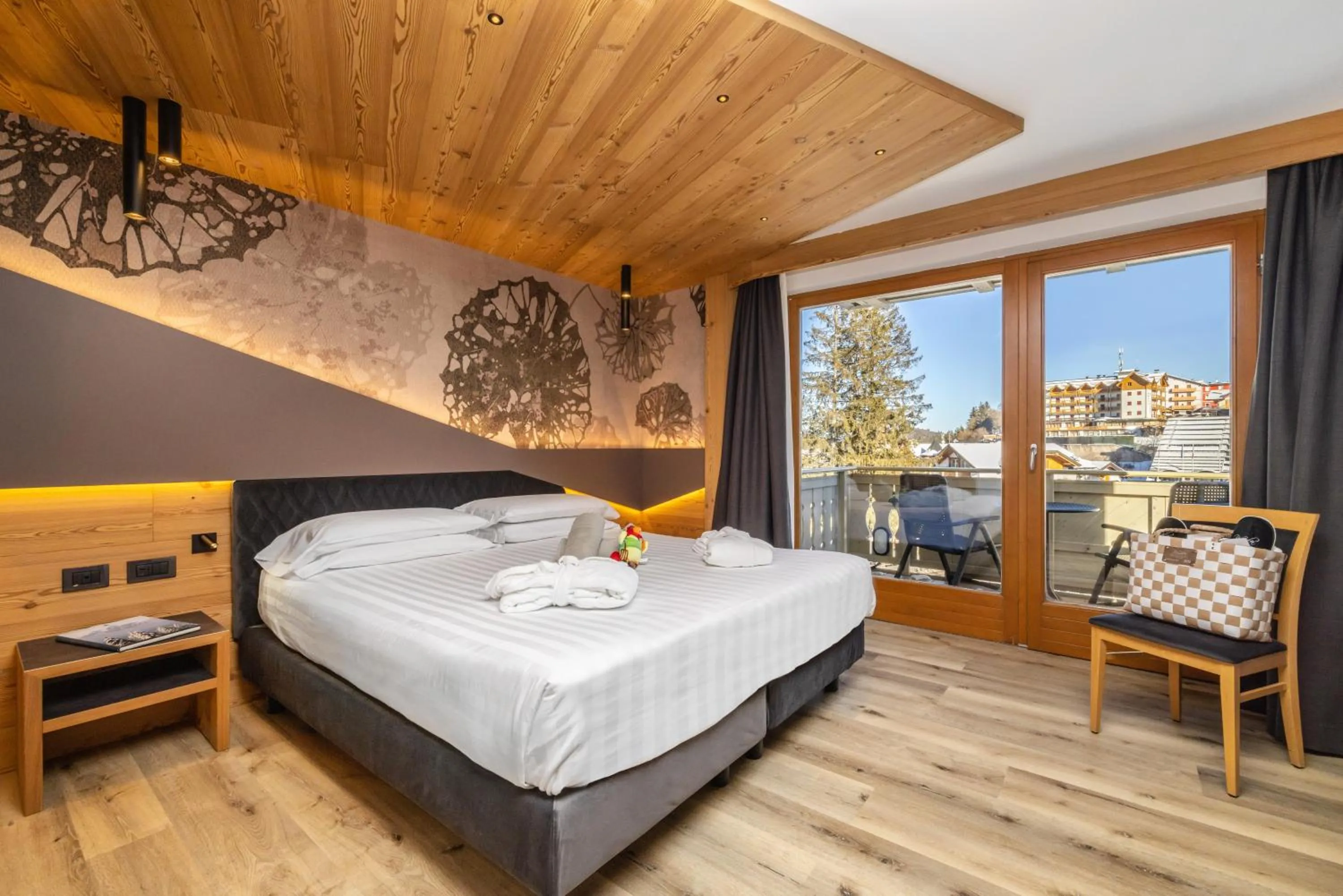 Bed in Piz Galin Grand Hotel Family & Wellness
