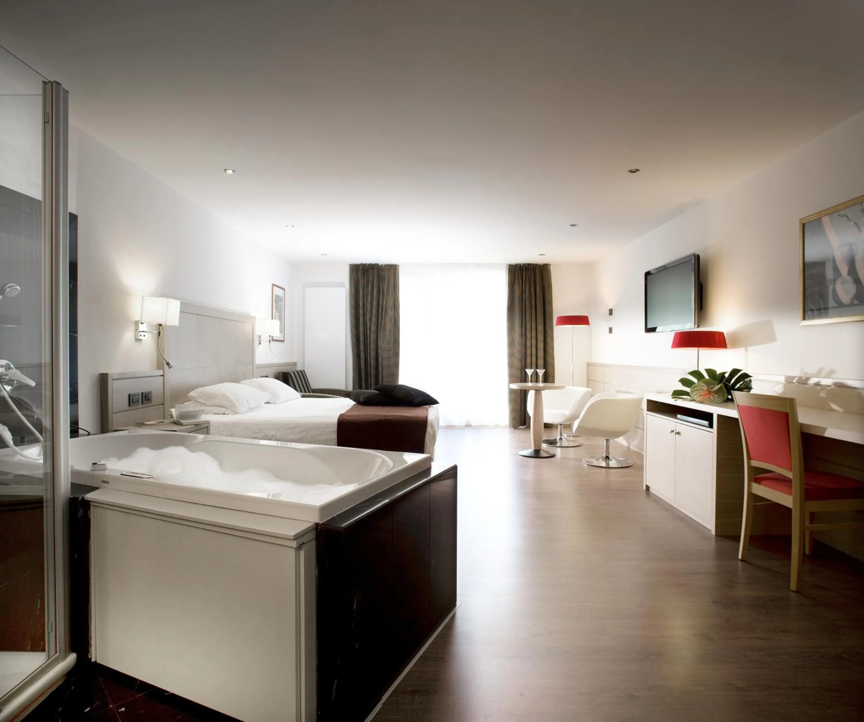 Photo of the whole room, Bed in Piz Galin Grand Hotel Family & Wellness