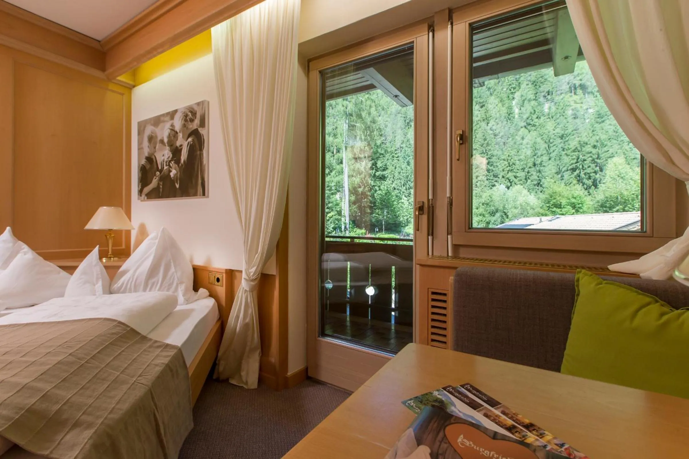 Photo of the whole room, Bed in Hotel Burgfrieden