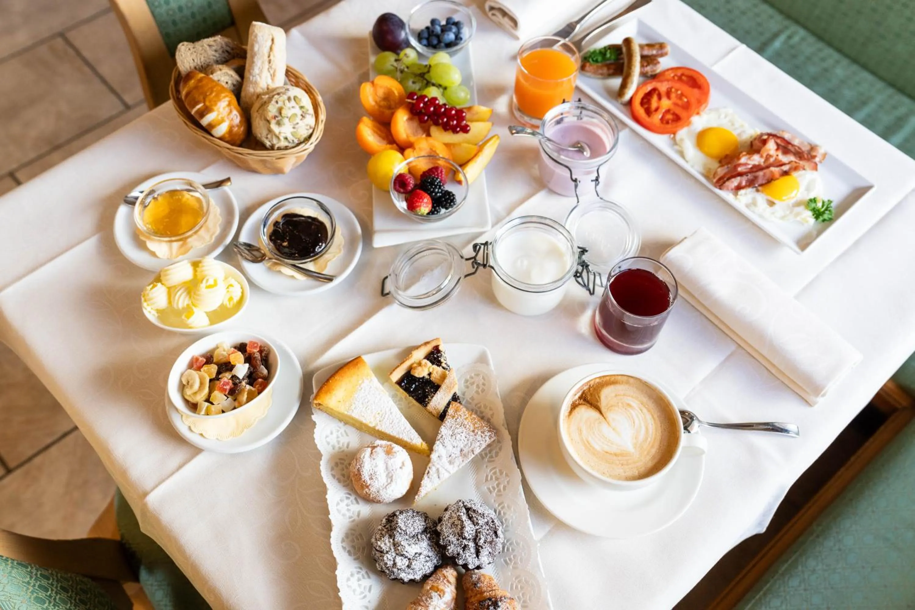 Continental breakfast in Hotel Garden