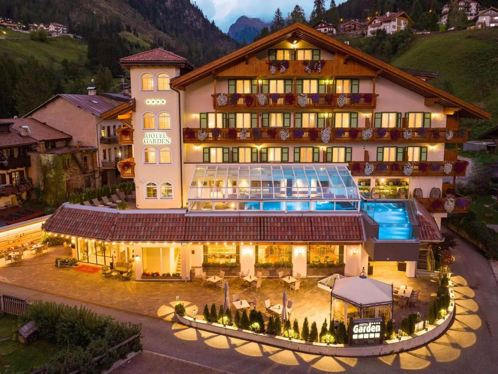 Property building in Hotel Garden