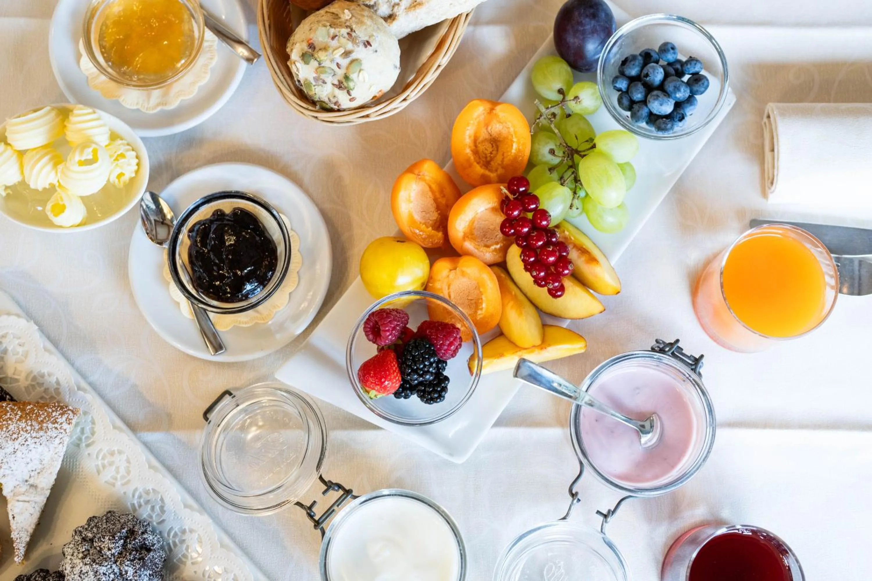 Food and drinks in Hotel Garden