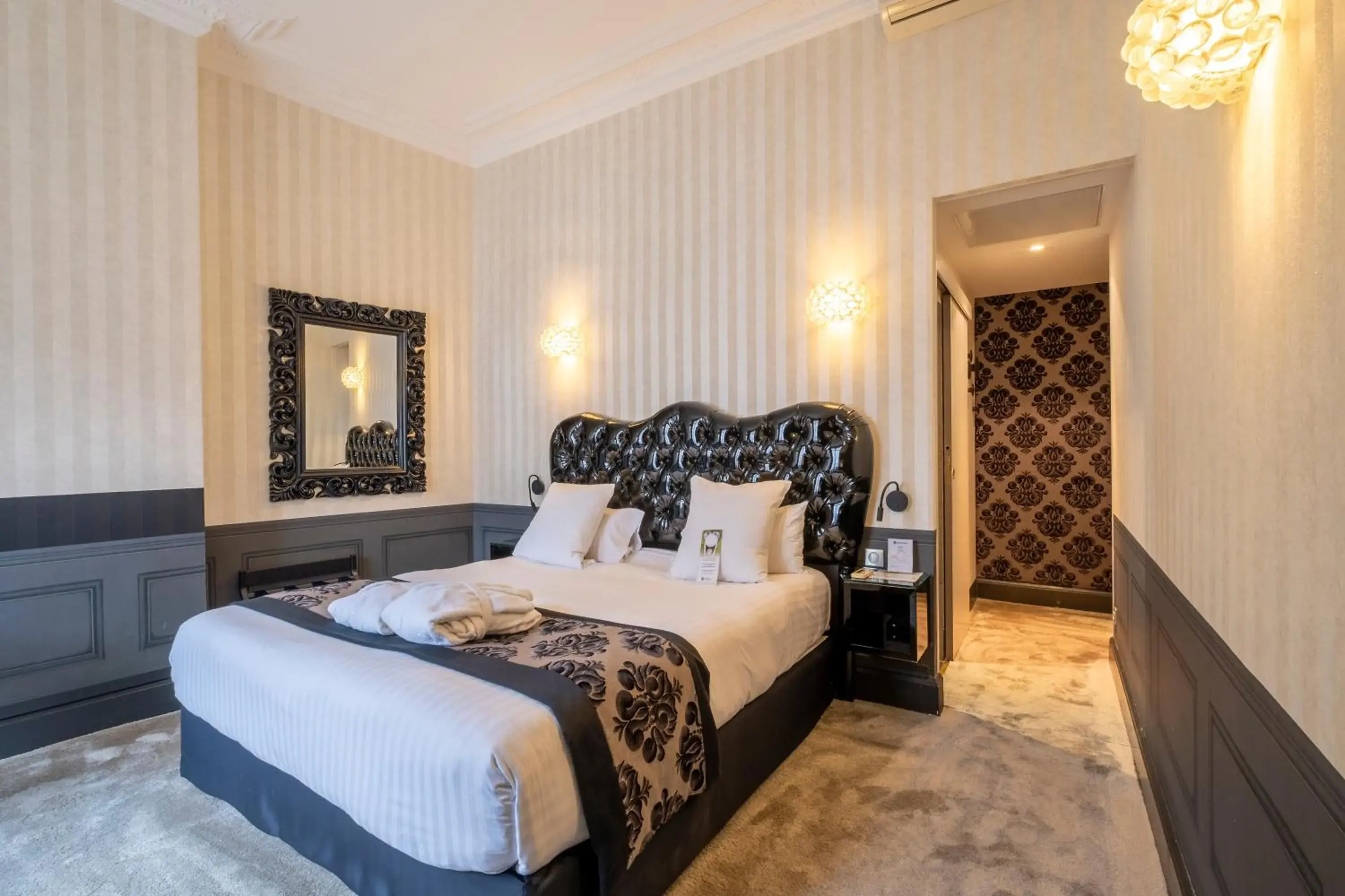 Bedroom, Bed in Best Western Hôtel d'Arc Bedroom, Bed in Best Western Hôtel d'Arc