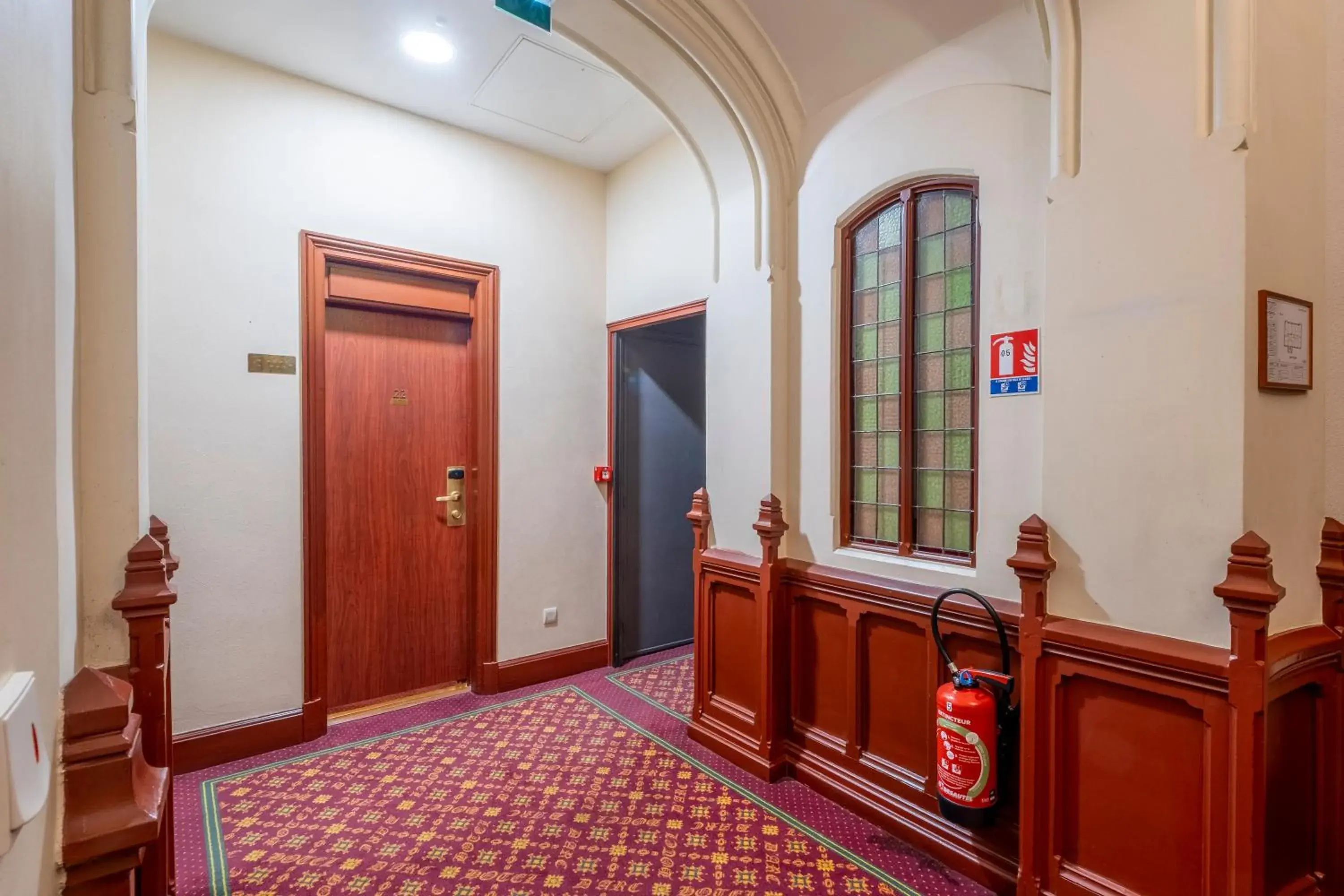 Property building in Best Western Hôtel d'Arc Property building in Best Western Hôtel d'Arc