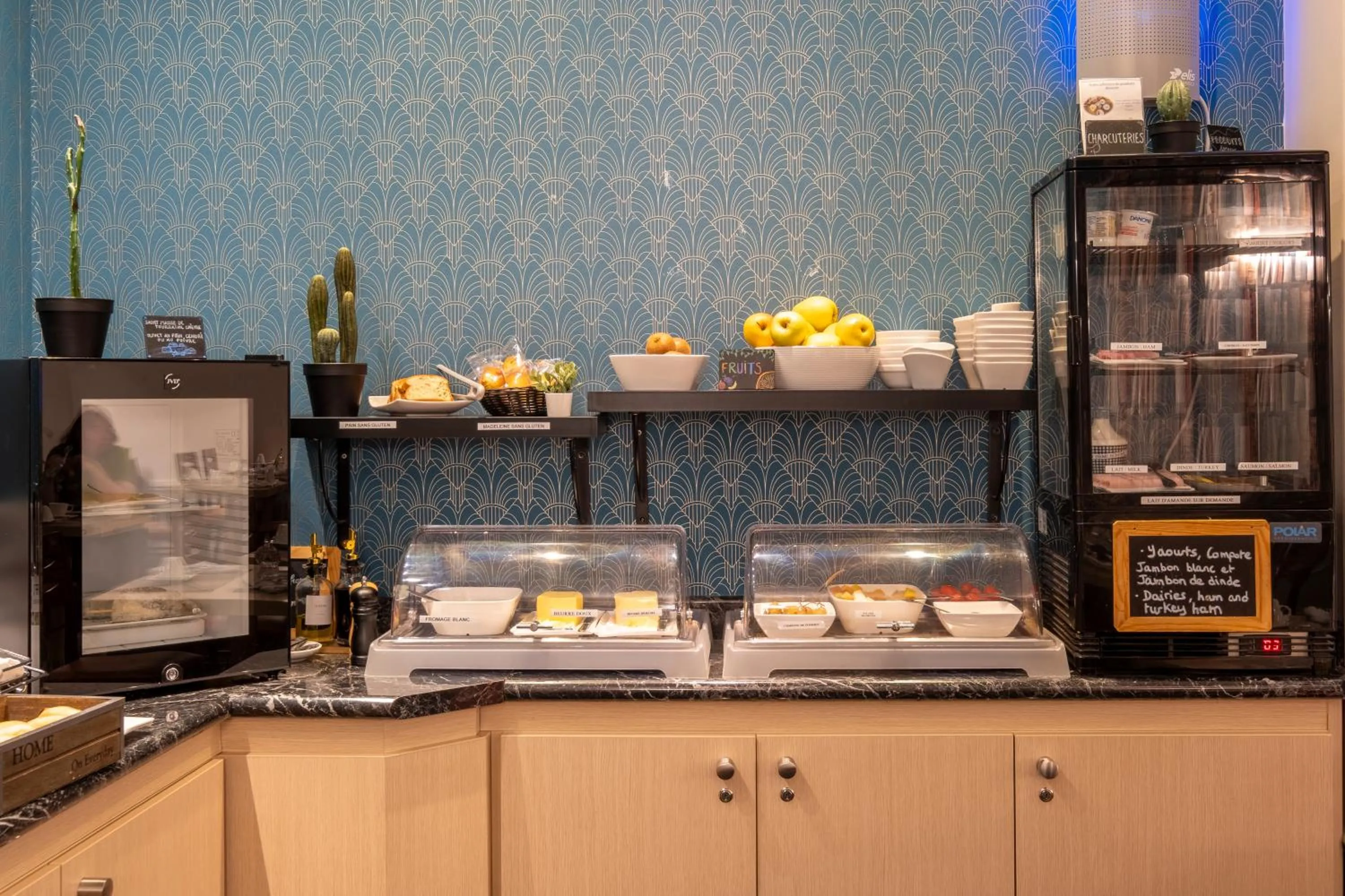 Breakfast in Best Western Hôtel d'Arc