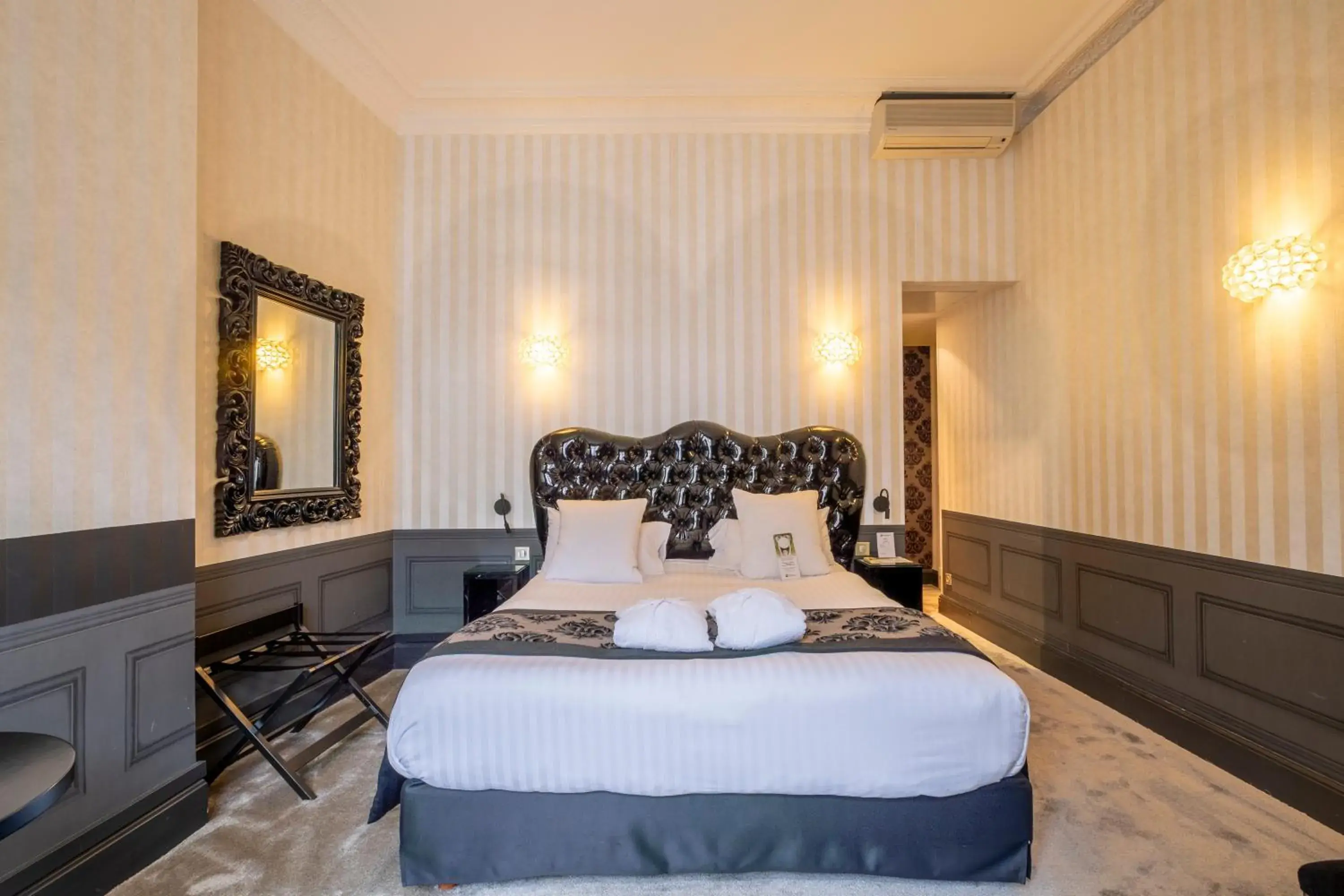 Bed in Best Western Hôtel d'Arc Bed in Best Western Hôtel d'Arc