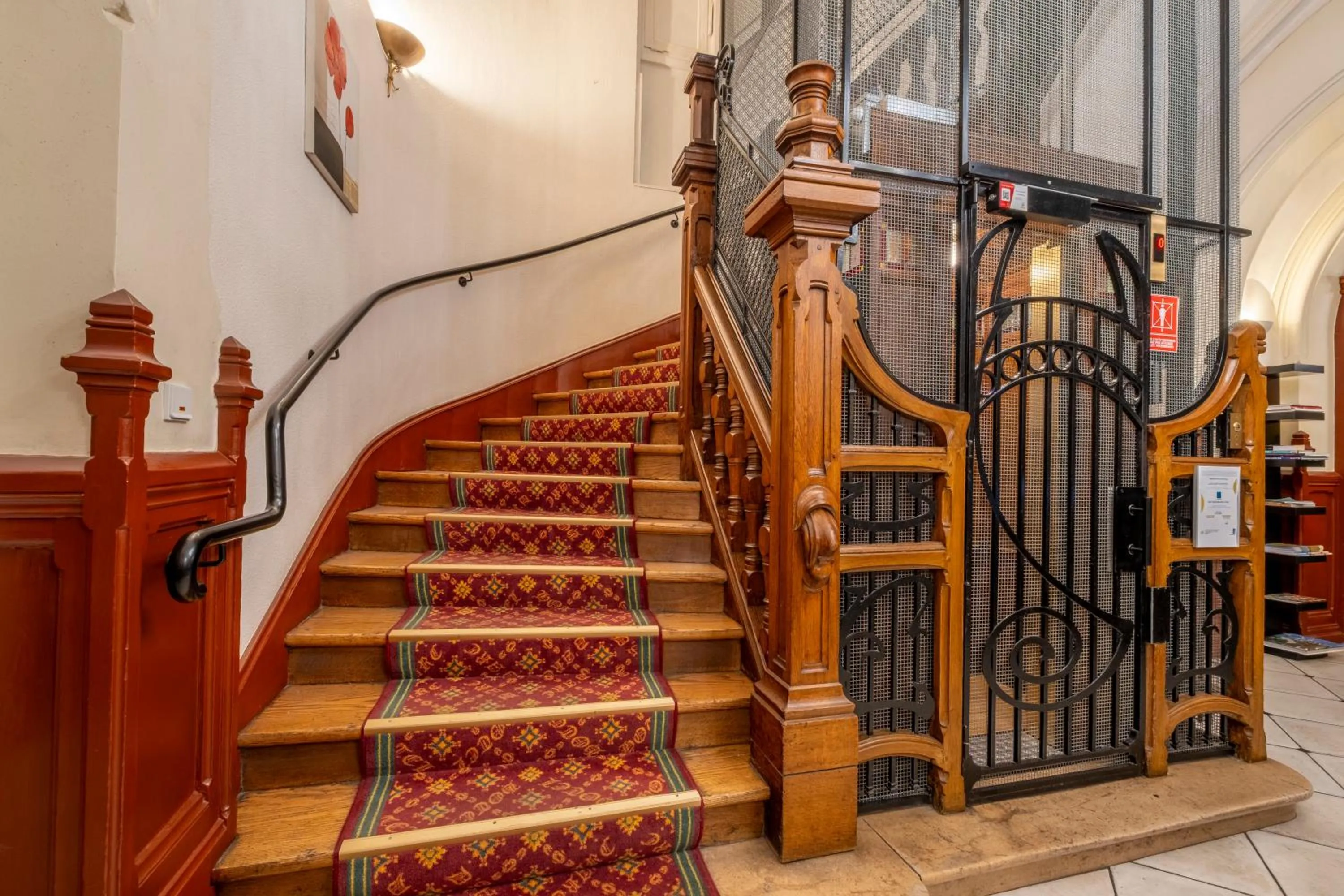 Property building in Best Western Hôtel d'Arc