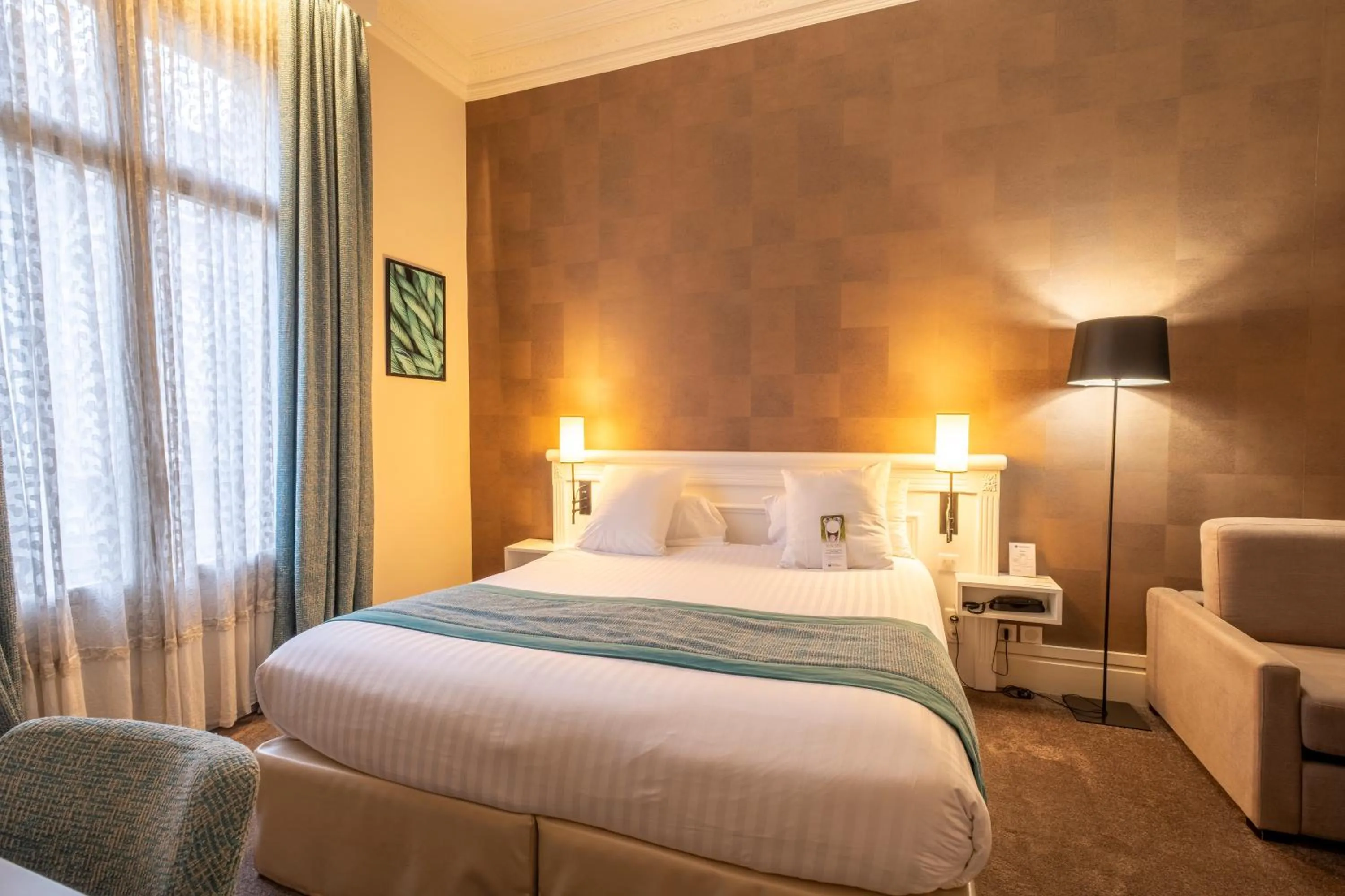 Bed in Best Western Hôtel d'Arc