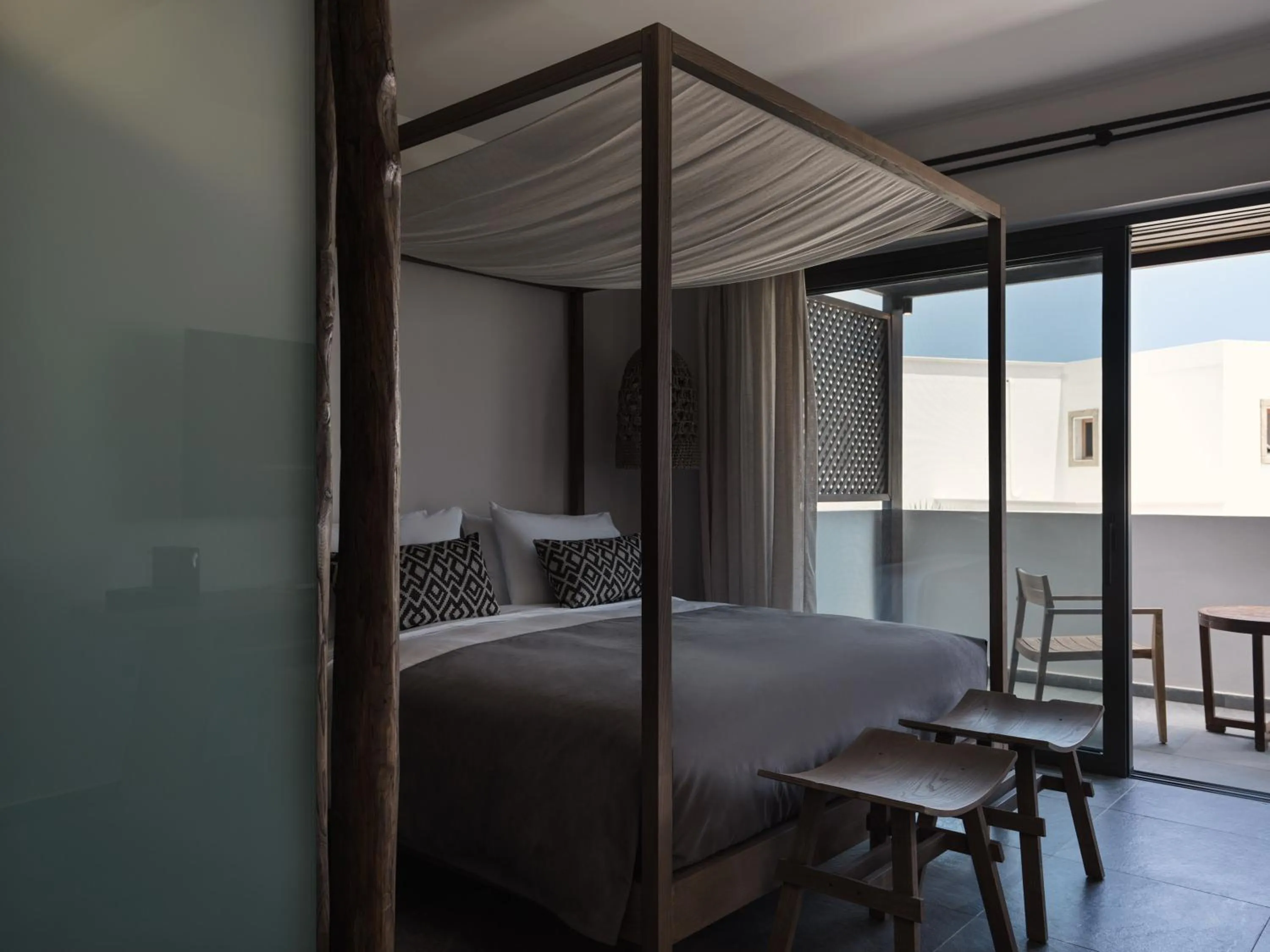 Balcony/Terrace, Bed in Lindian Village, Curio Collection by Hilton