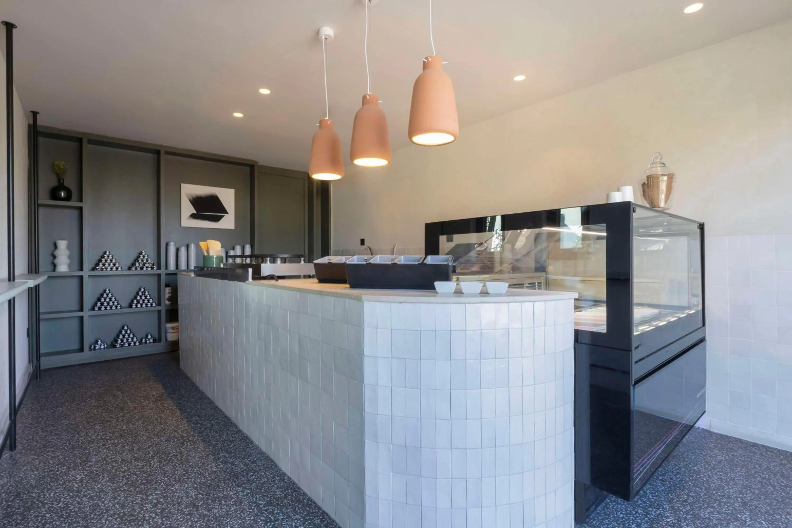 Restaurant/places to eat in Lindian Village, Curio Collection by Hilton