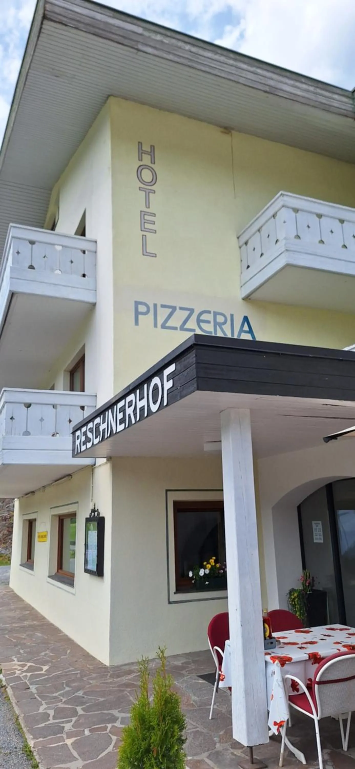Facade/entrance in Reschnerhof