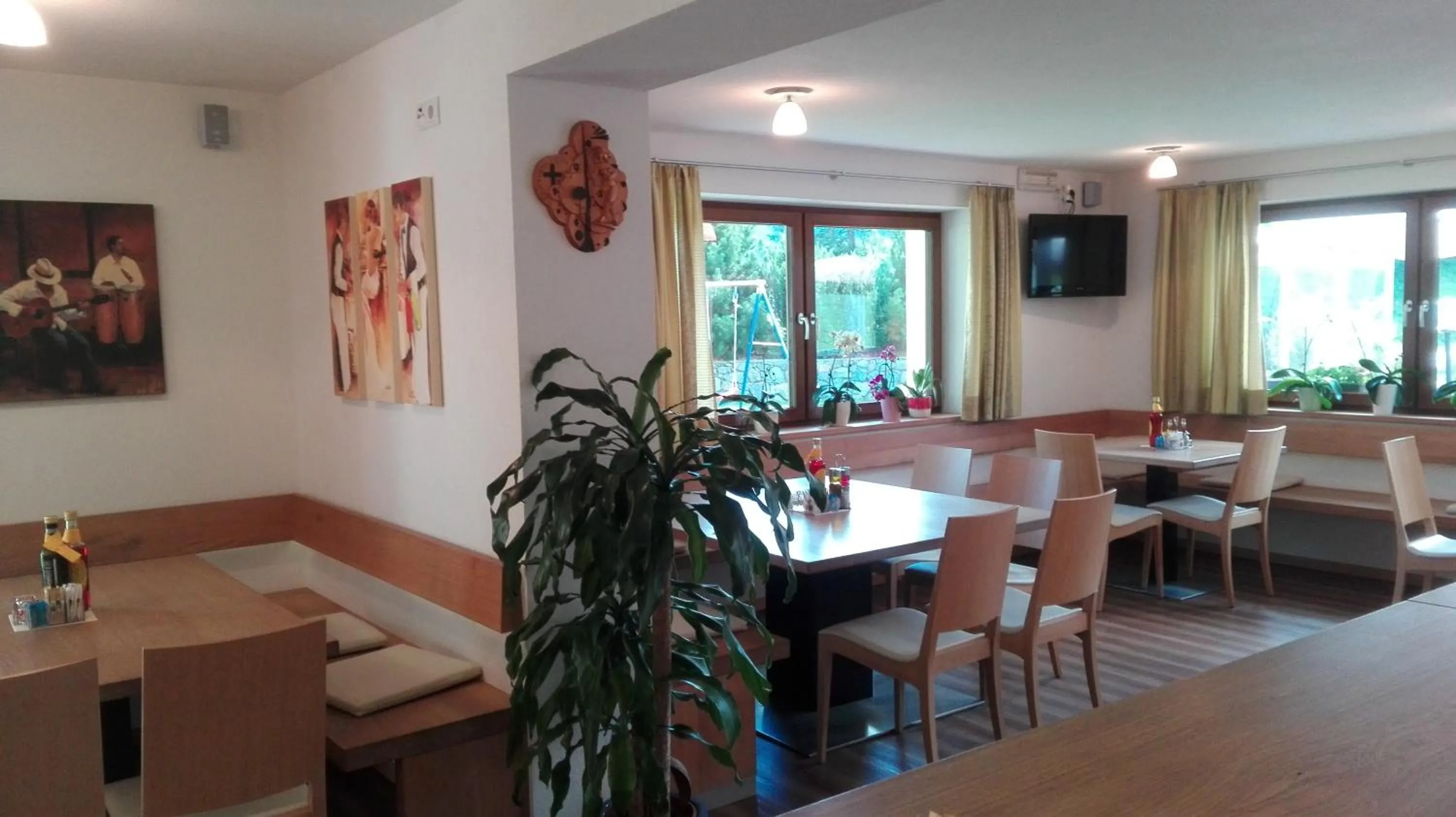 Restaurant/places to eat in Reschnerhof