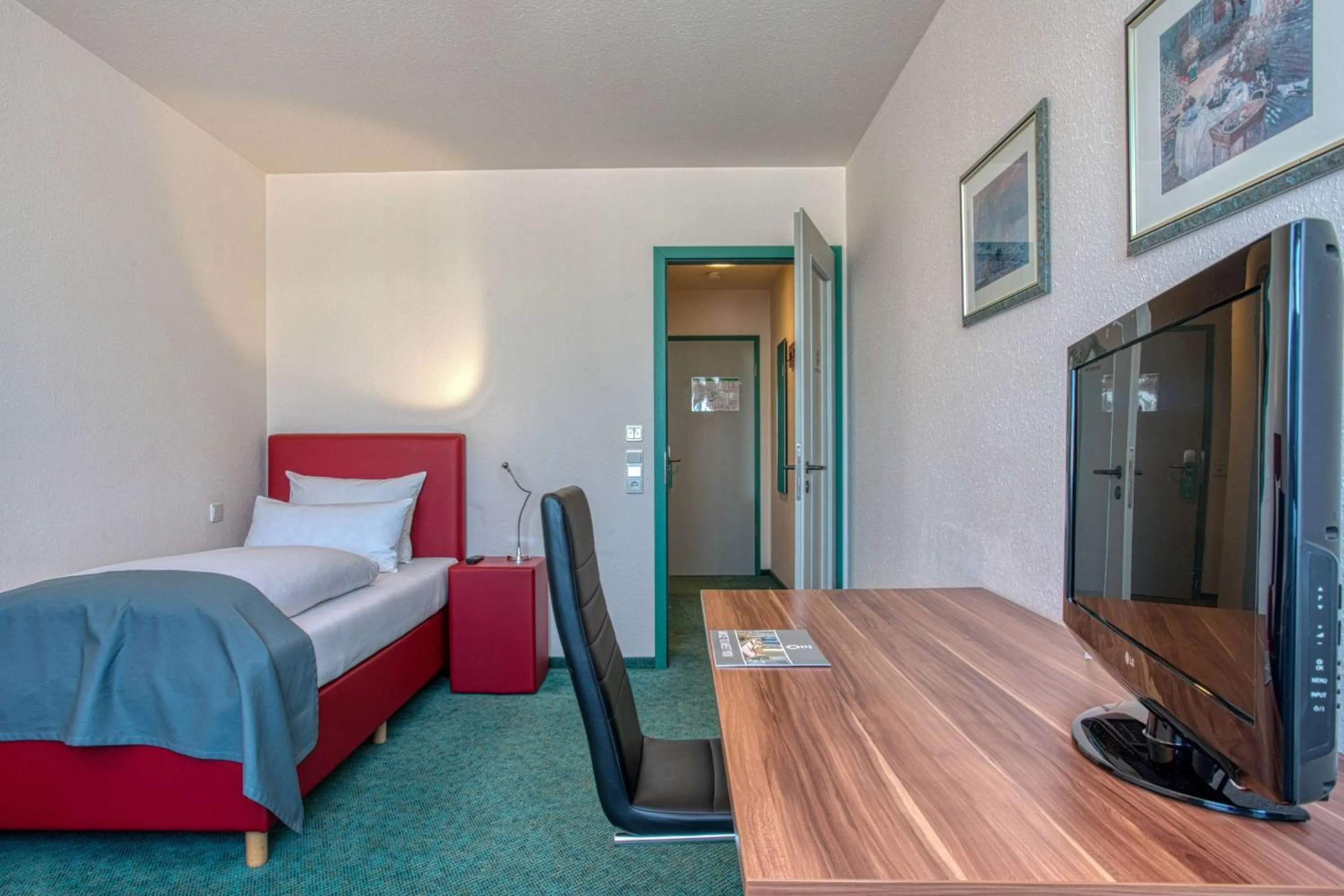 Photo of the whole room, Bed in Centro Hotel Böblingen, Trademark Collection by Wyndham