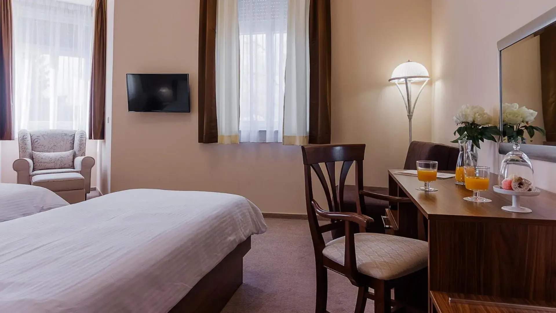 Twin Room with Private Bathroom - single occupancy in Hotel Maroon Twin Room with Private Bathroom - single occupancy in Hotel Maroon