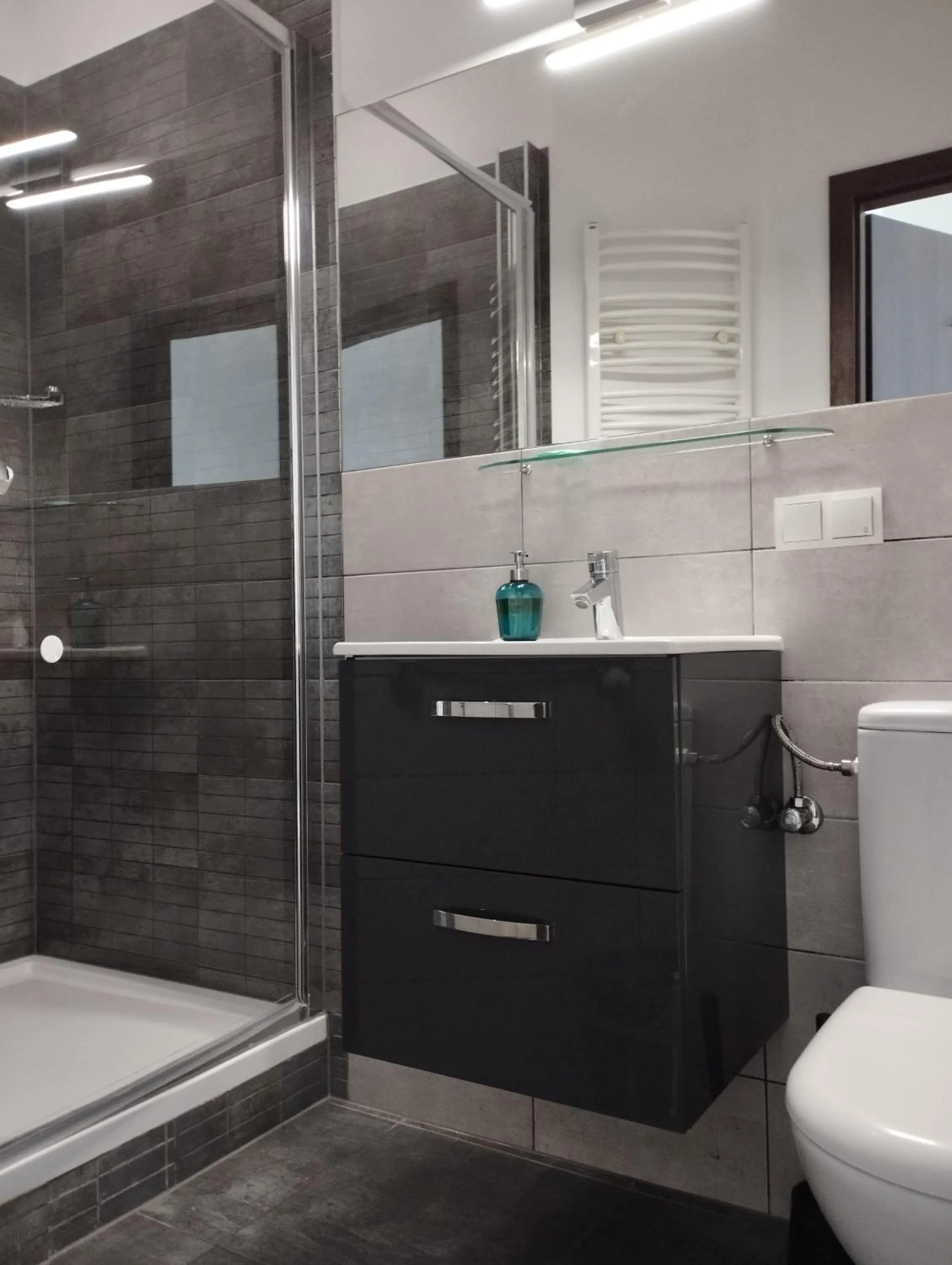 Shower in Angel House Aparthotel