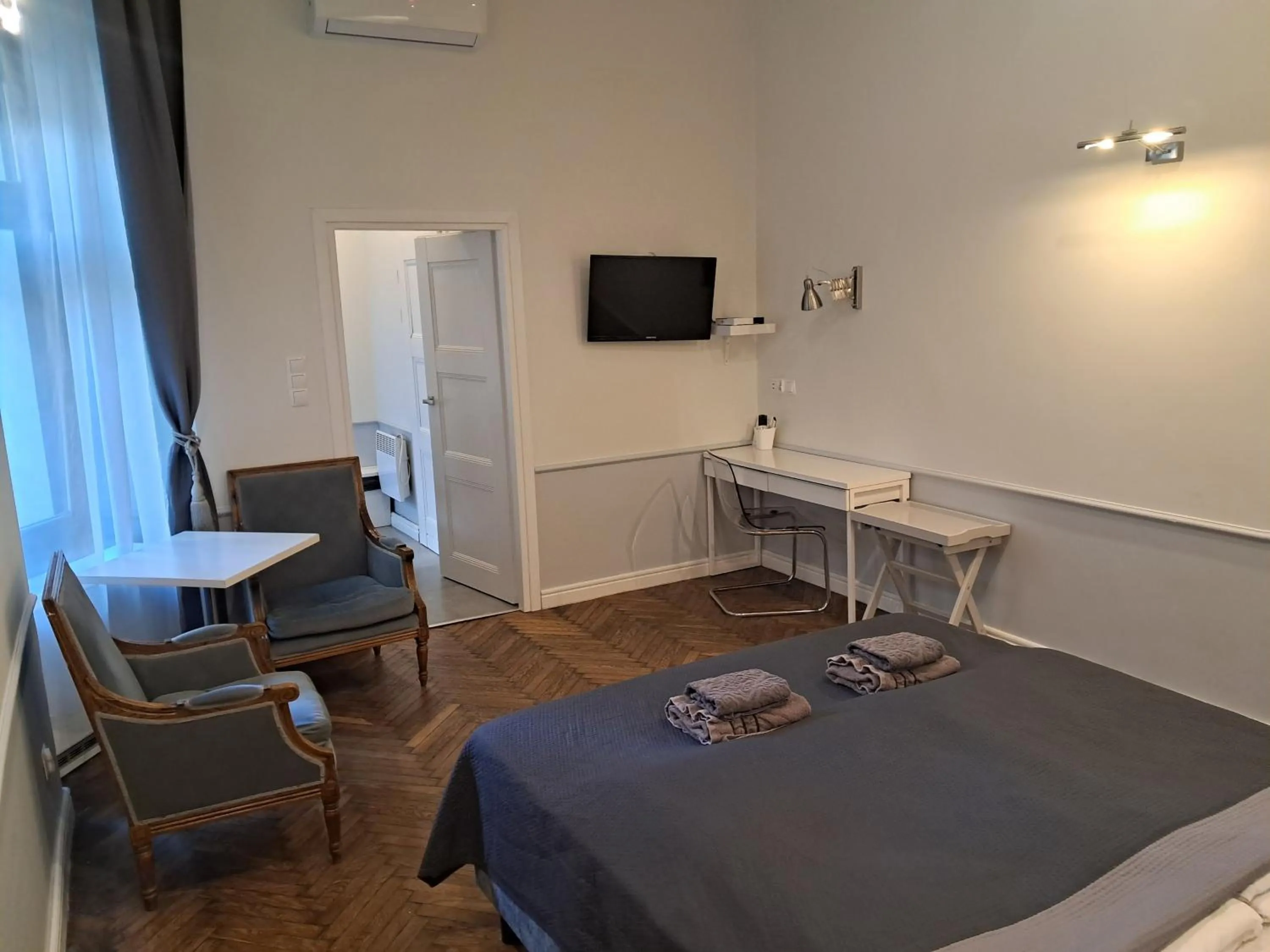 Photo of the whole room in Angel House Aparthotel