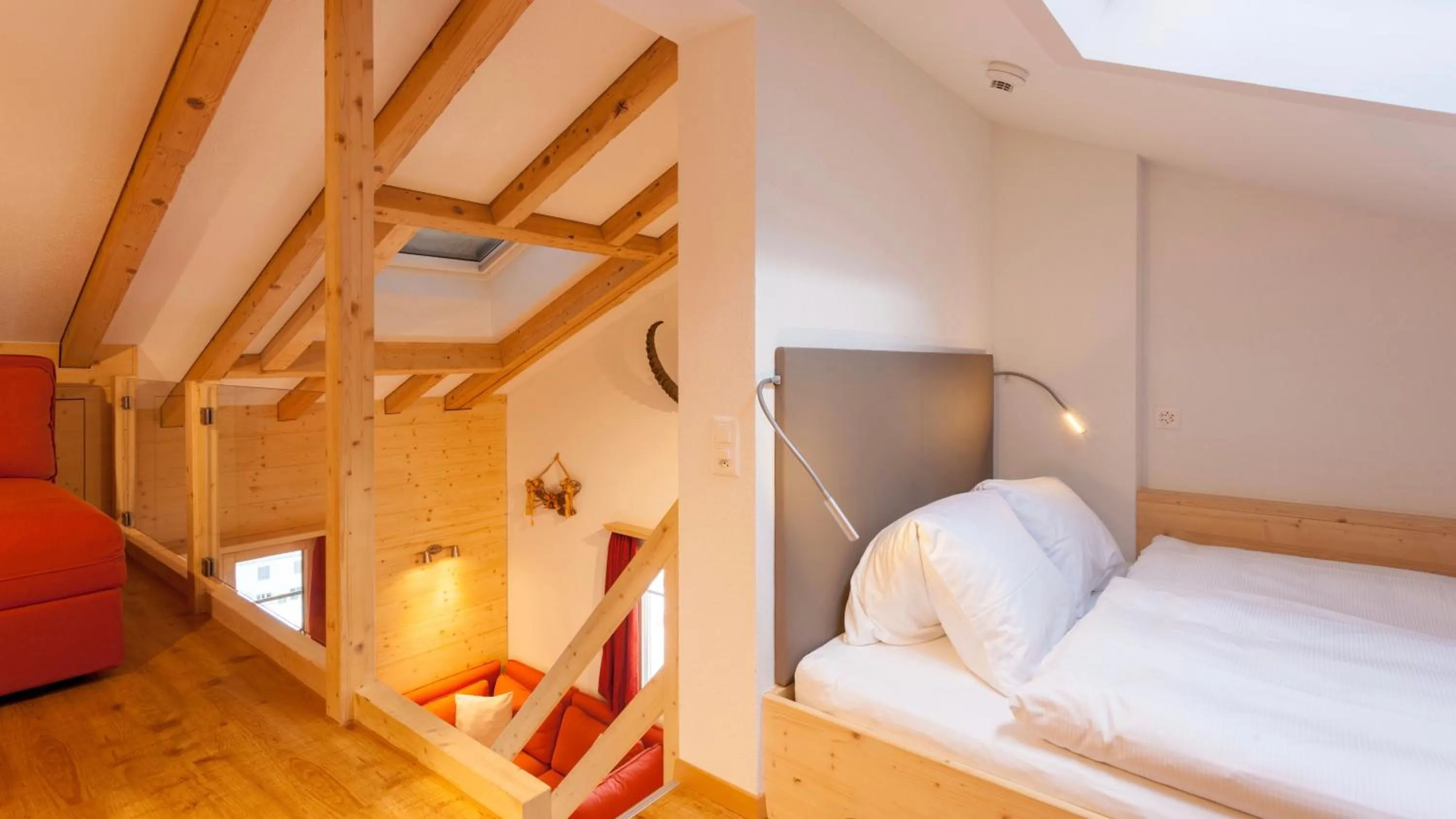 Living room, Bed in Hotel Capricorn