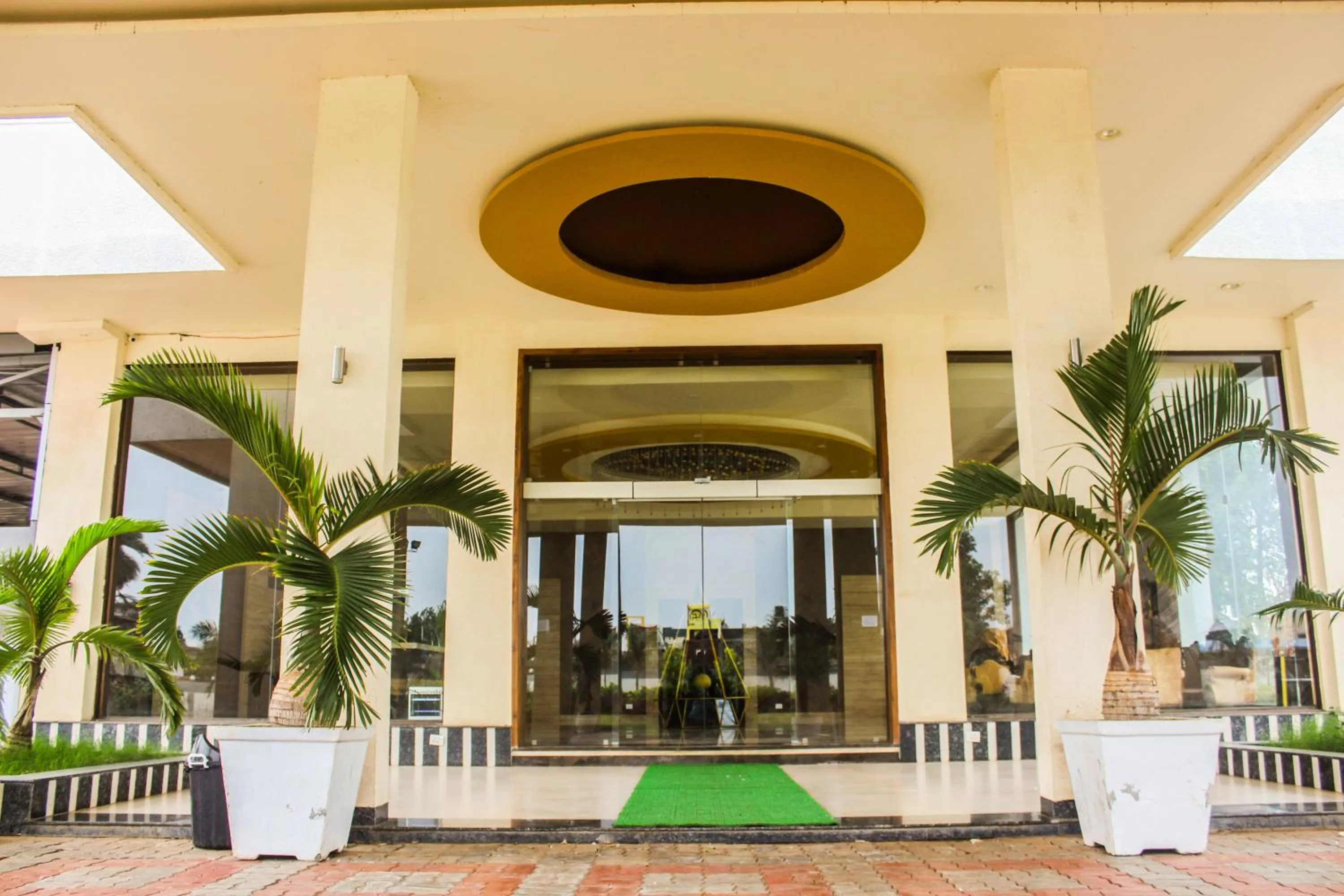 Facade/entrance in Solitaire Hotel And Resorts