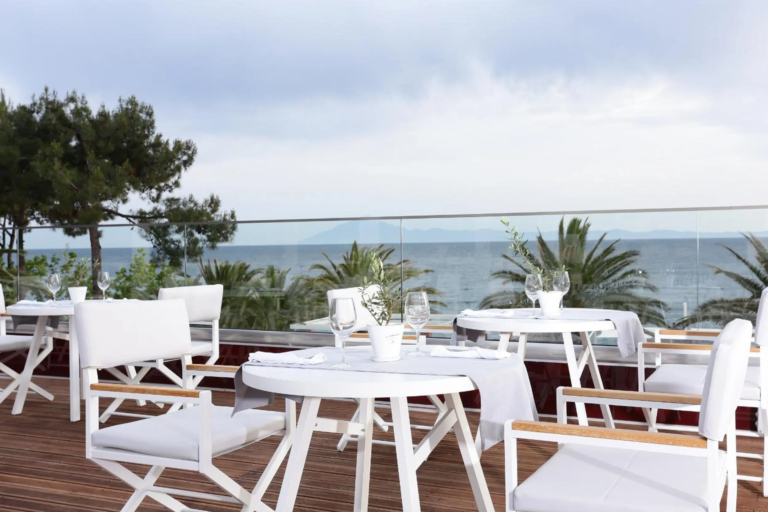 Restaurant/places to eat in Alexandra Beach Spa Resort