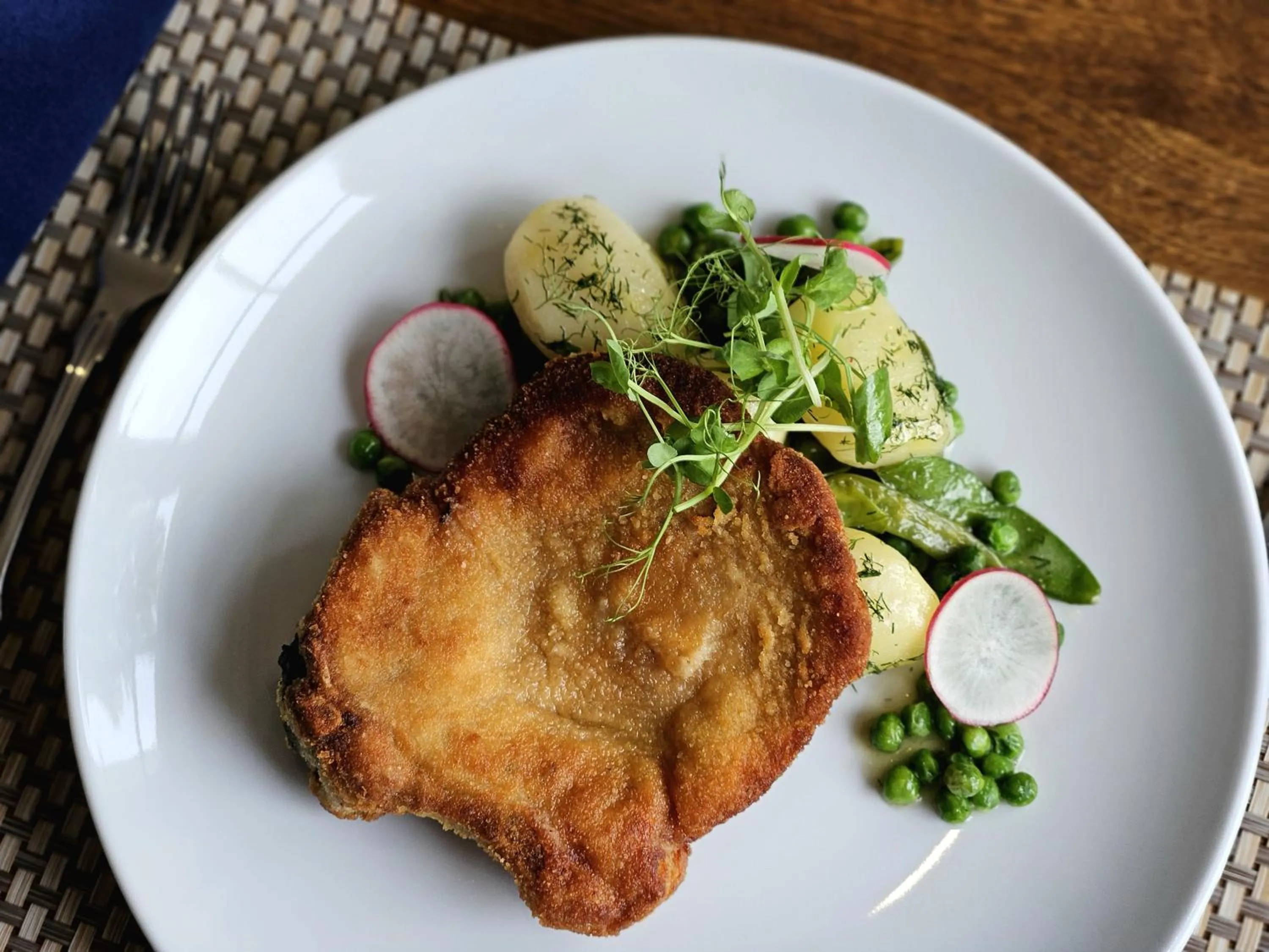 Restaurant/places to eat in Amax Boutique Hotel