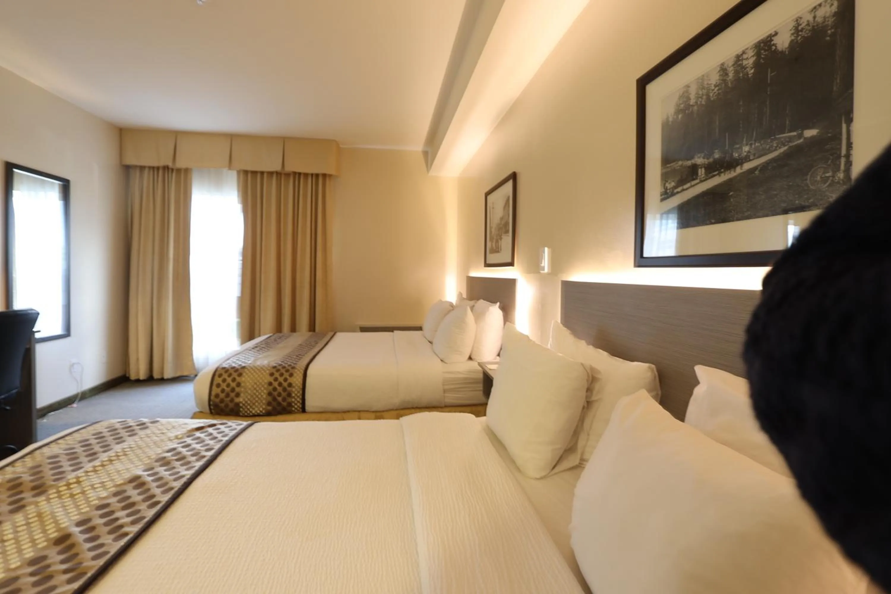 Bedroom, Bed in Days Inn by Wyndham Surrey