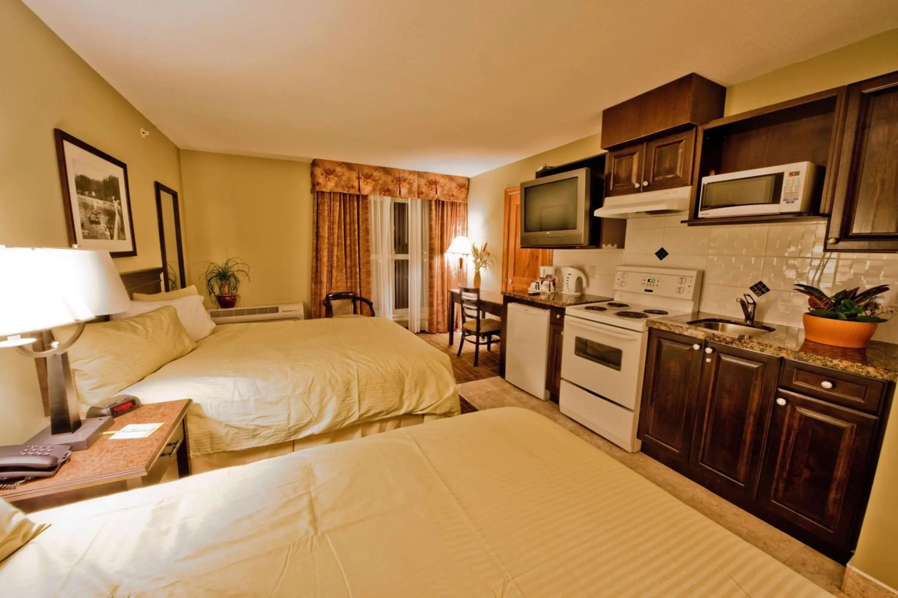 Photo of the whole room, Bed in Days Inn by Wyndham Surrey Photo of the whole room, Bed in Days Inn by Wyndham Surrey