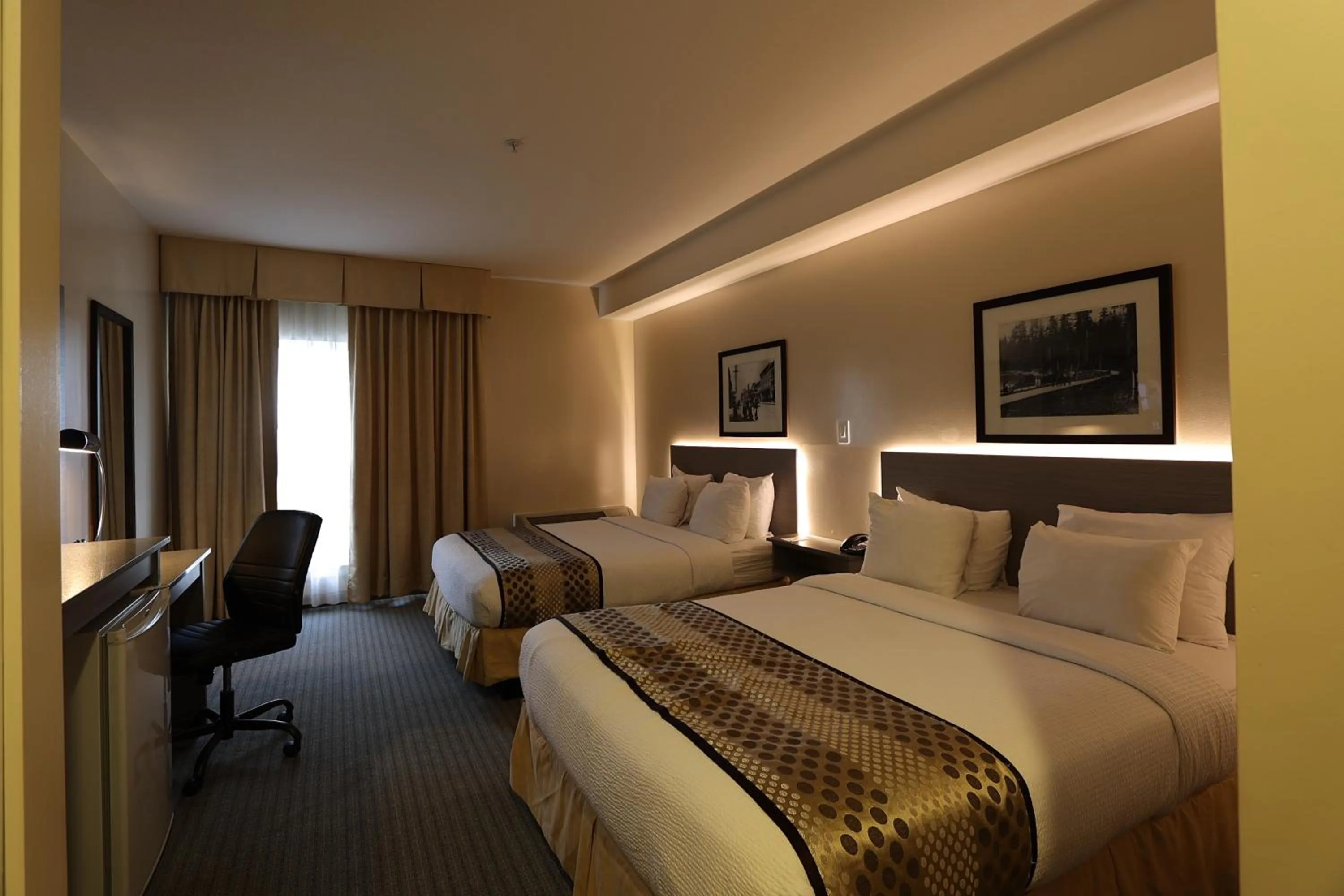 Bedroom, Bed in Days Inn by Wyndham Surrey