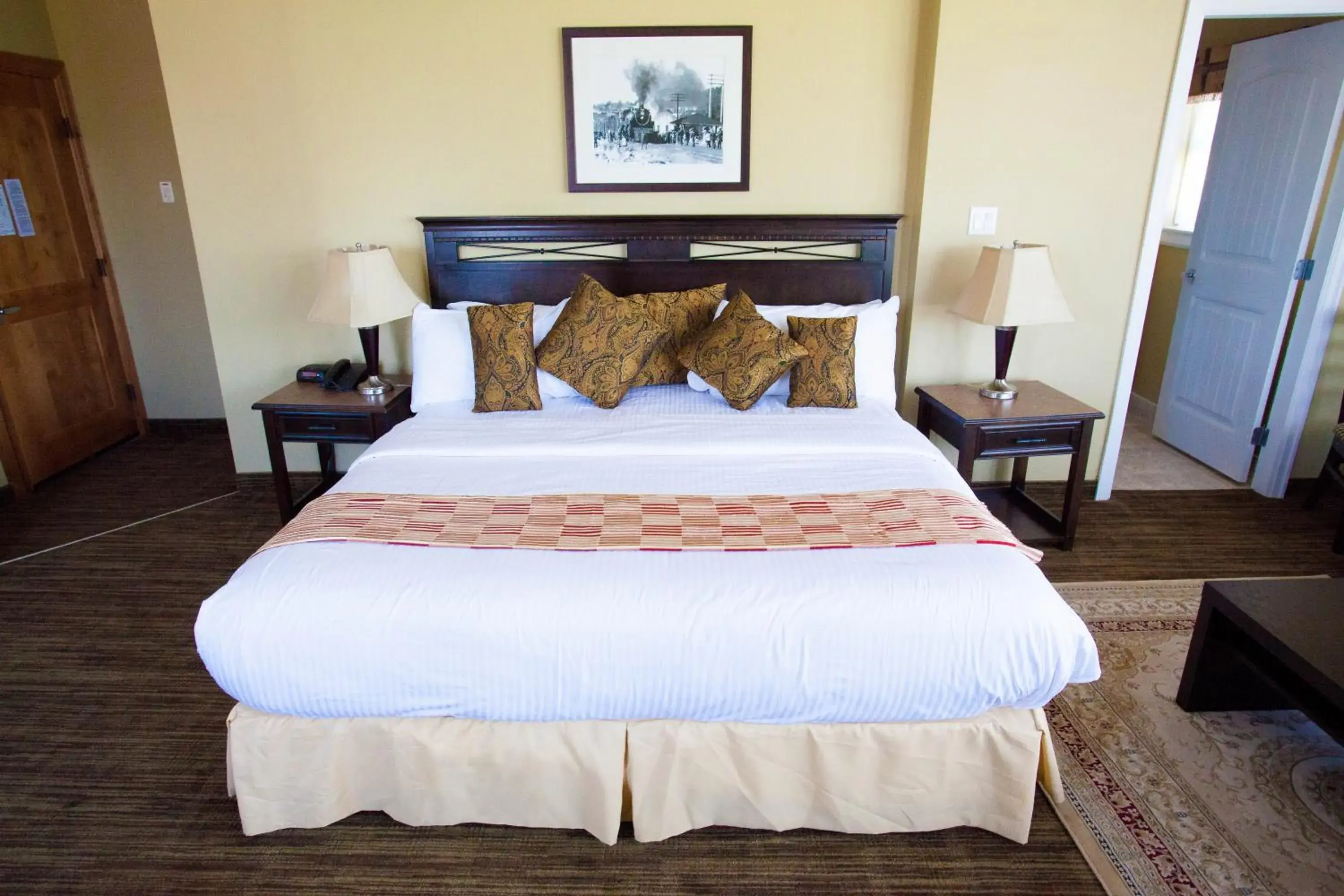 Photo of the whole room, Bed in Days Inn by Wyndham Surrey Photo of the whole room, Bed in Days Inn by Wyndham Surrey