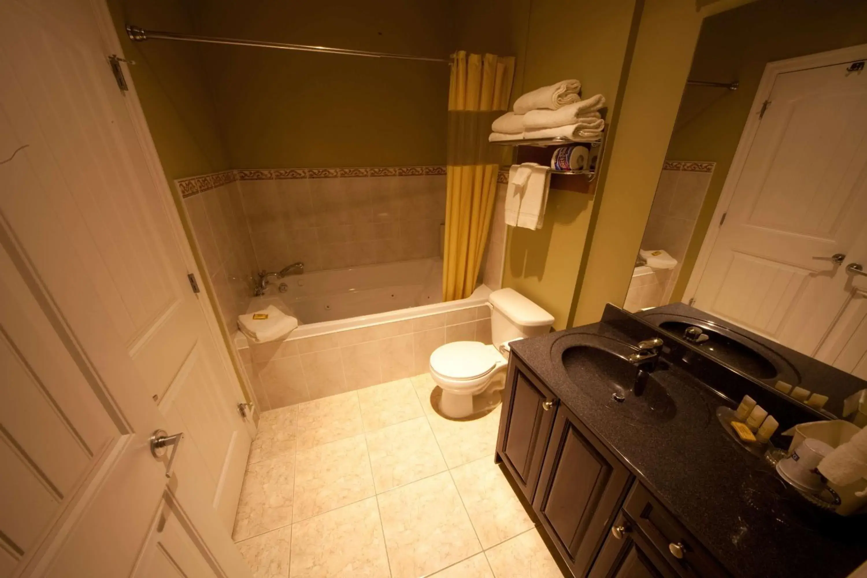 Photo of the whole room in Days Inn by Wyndham Surrey Photo of the whole room in Days Inn by Wyndham Surrey