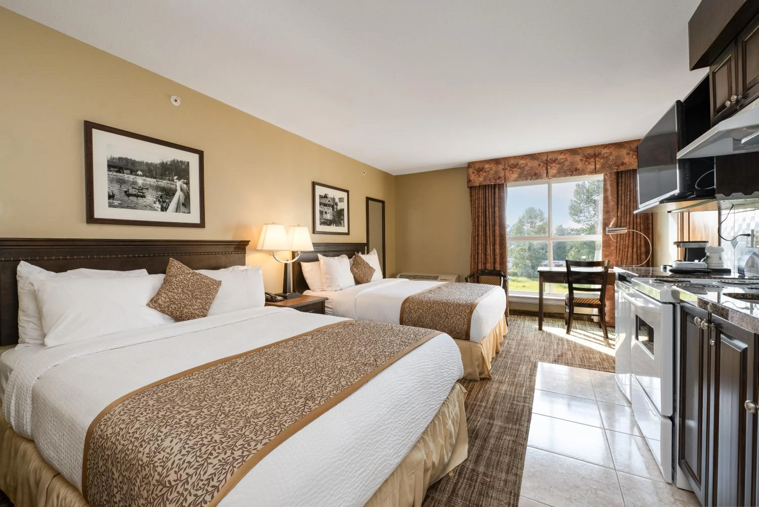 Bedroom, Bed in Days Inn by Wyndham Surrey