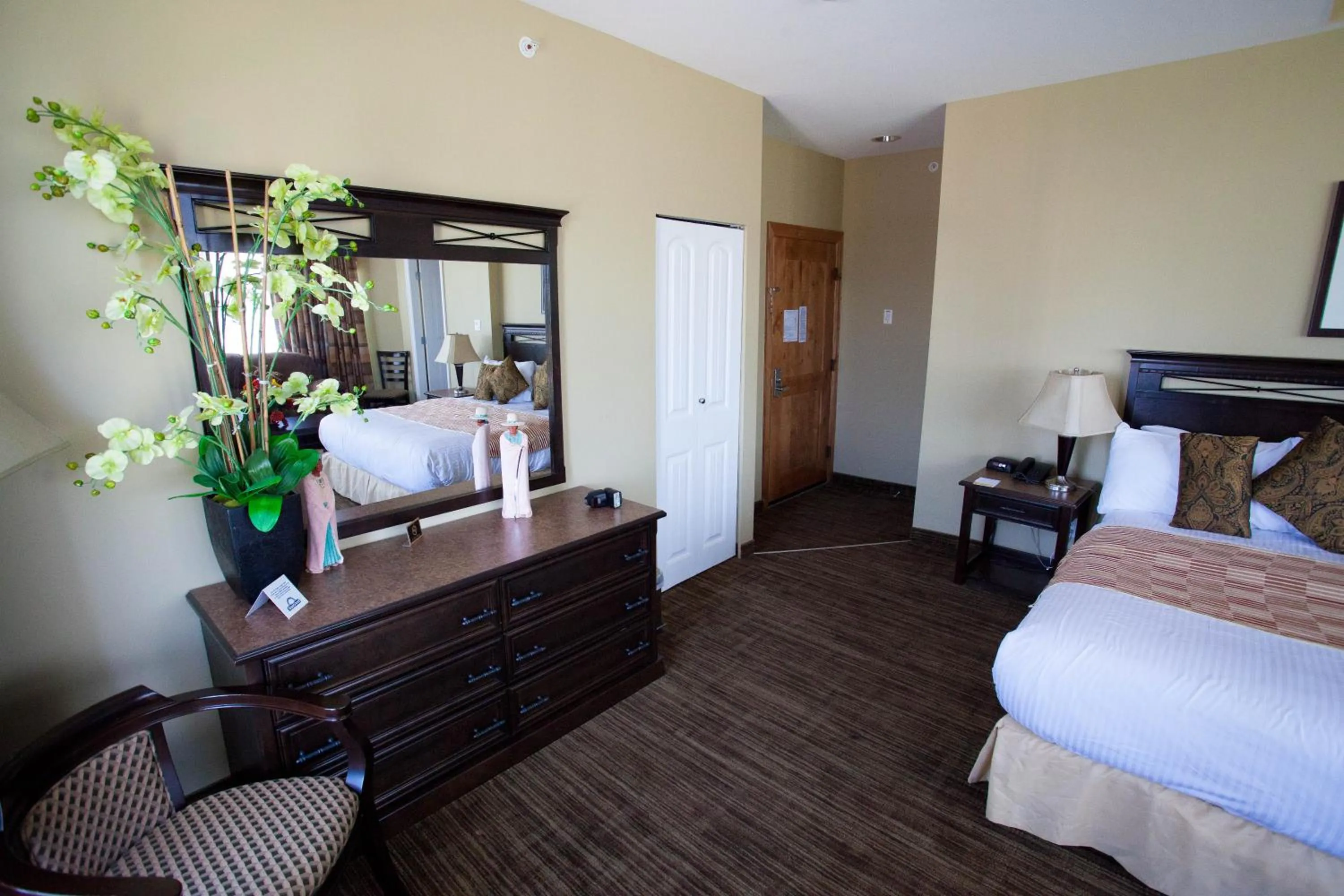 wardrobe, Bed in Days Inn by Wyndham Surrey