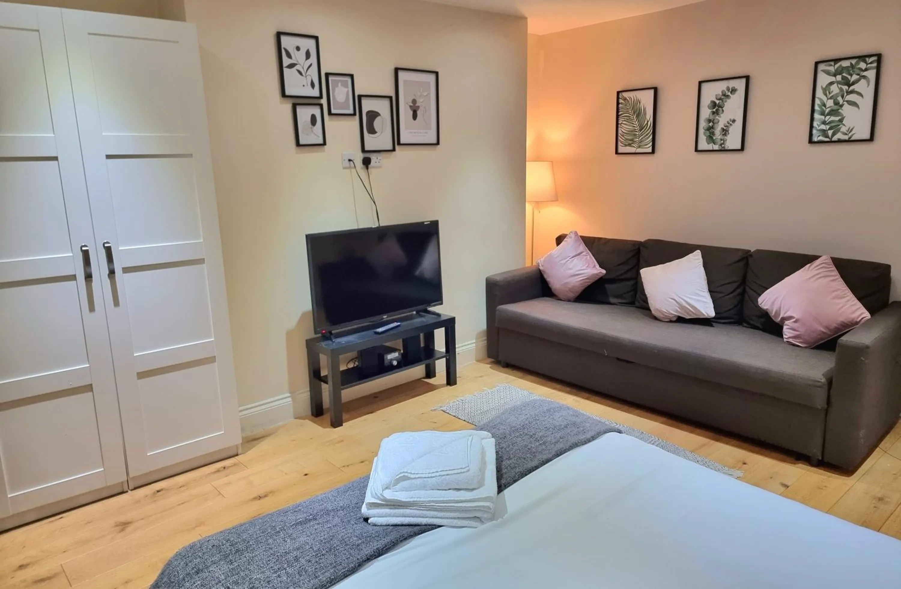 Oxford Gardens Apartments