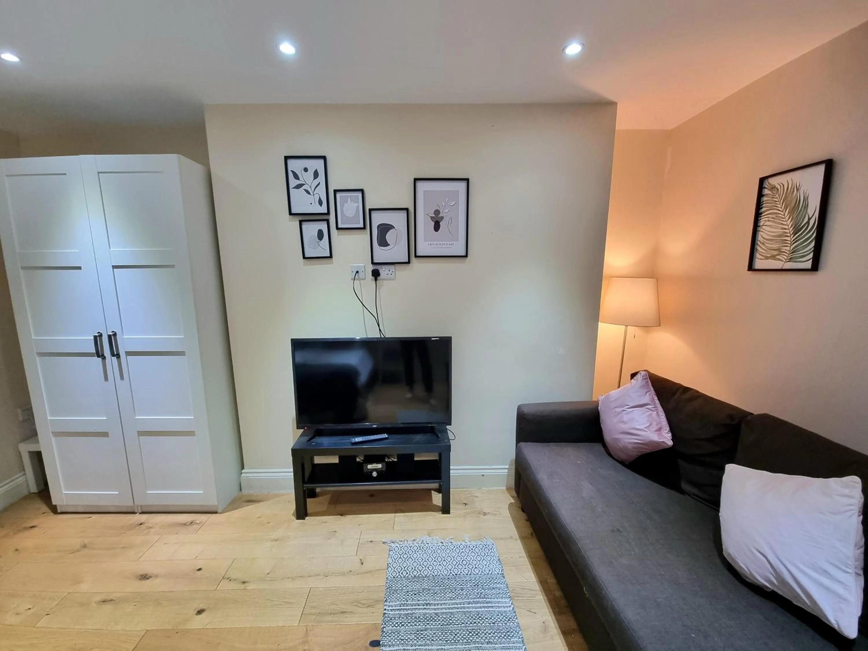 Oxford Gardens Apartments