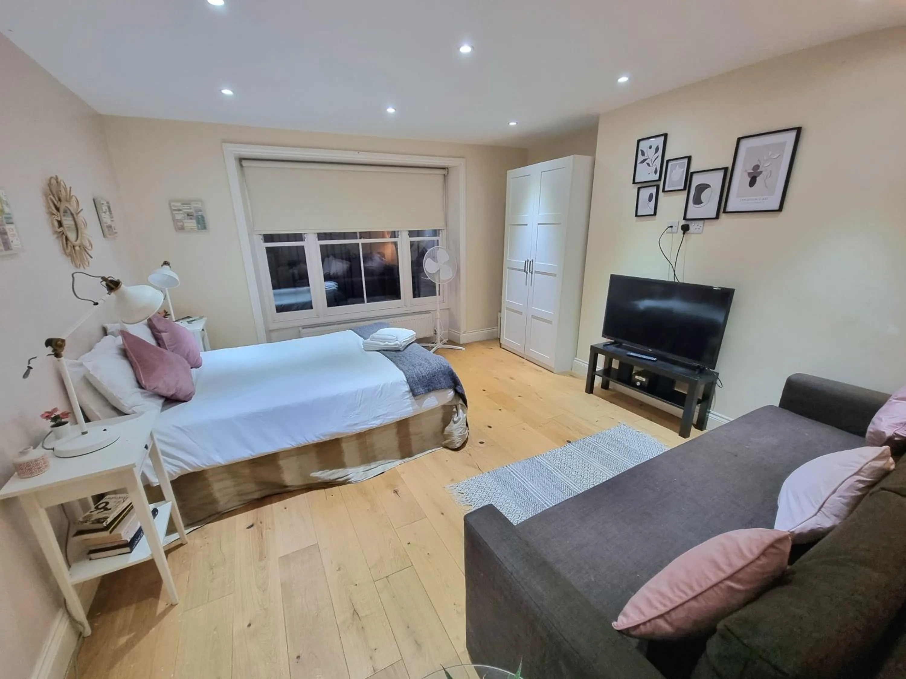 Oxford Gardens Apartments