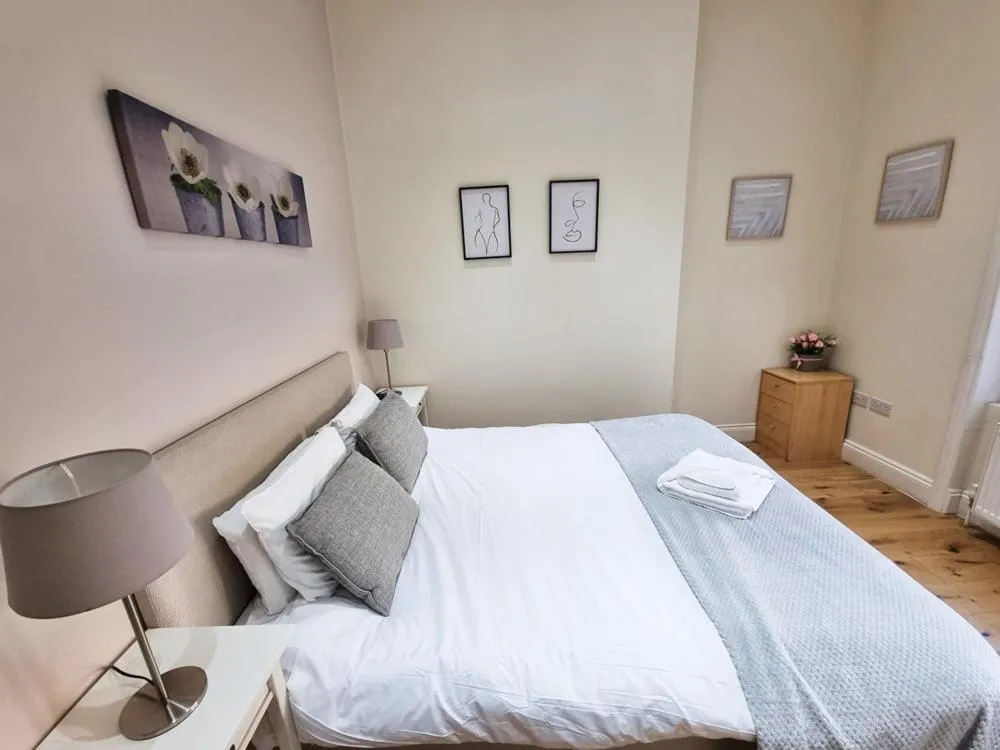 Oxford Gardens Apartments