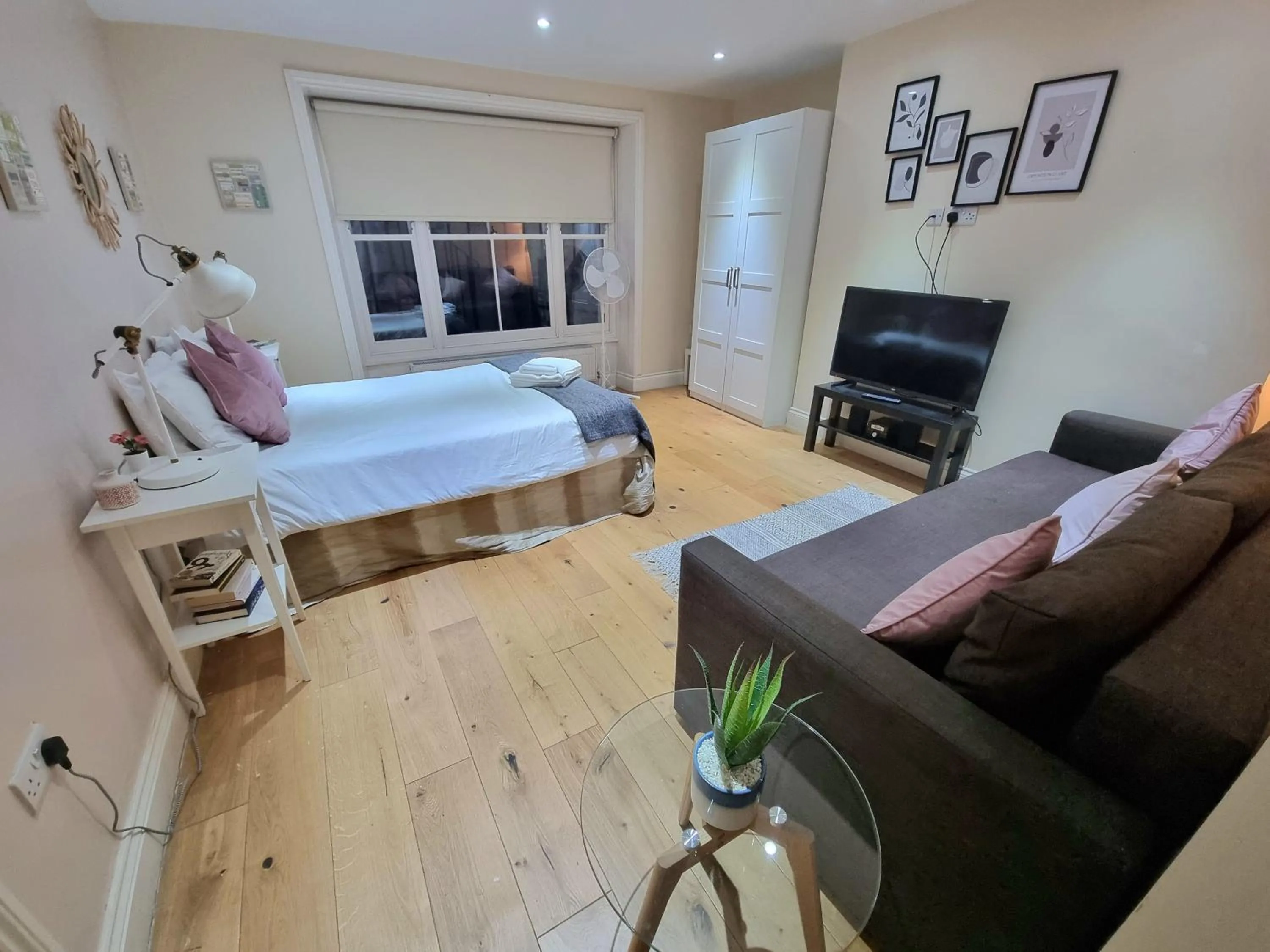 Oxford Gardens Apartments