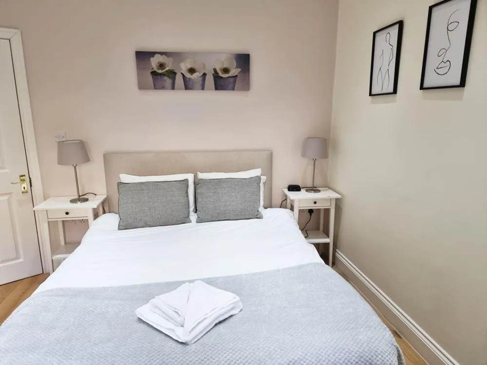 Oxford Gardens Apartments