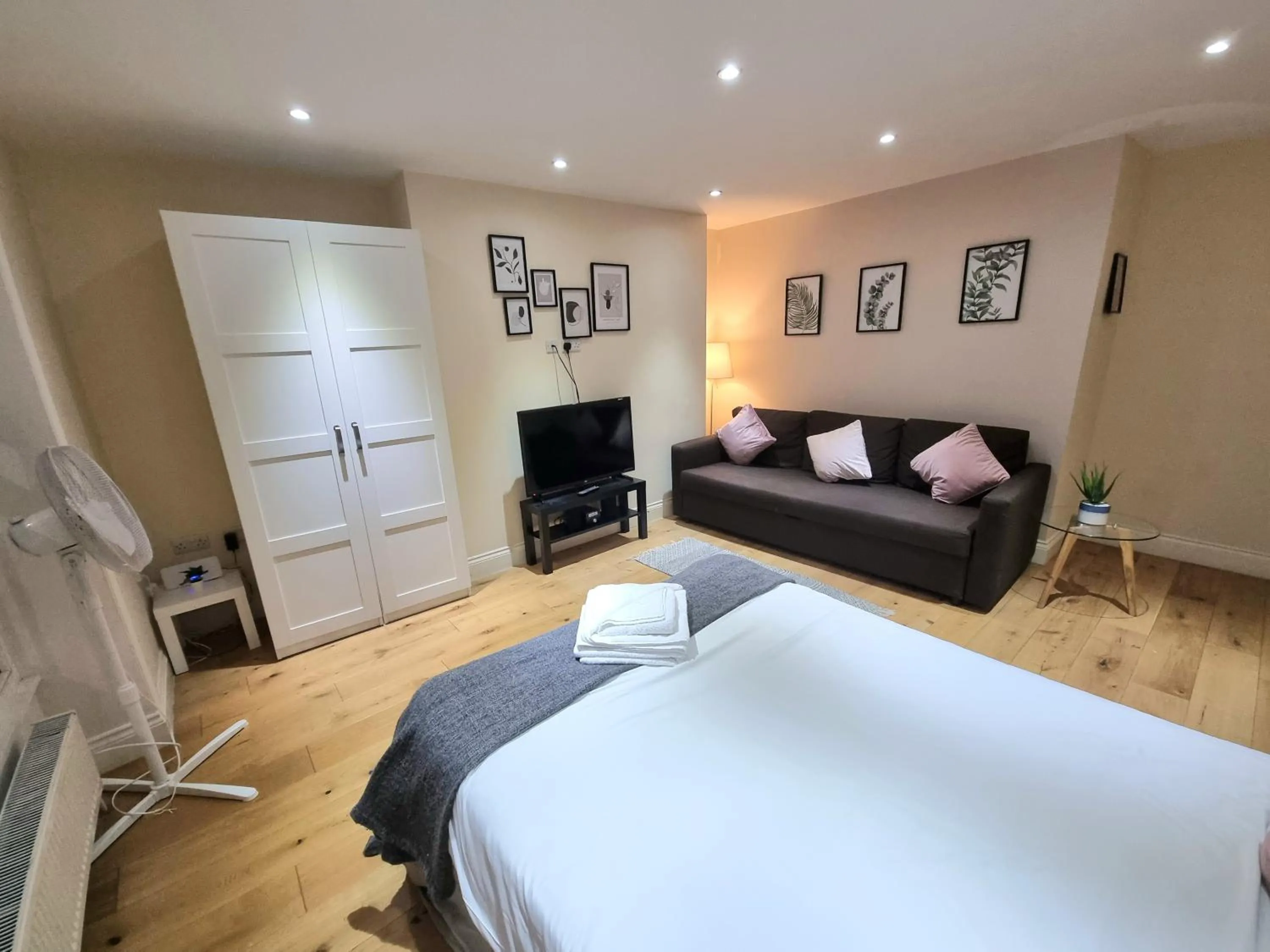 Oxford Gardens Apartments